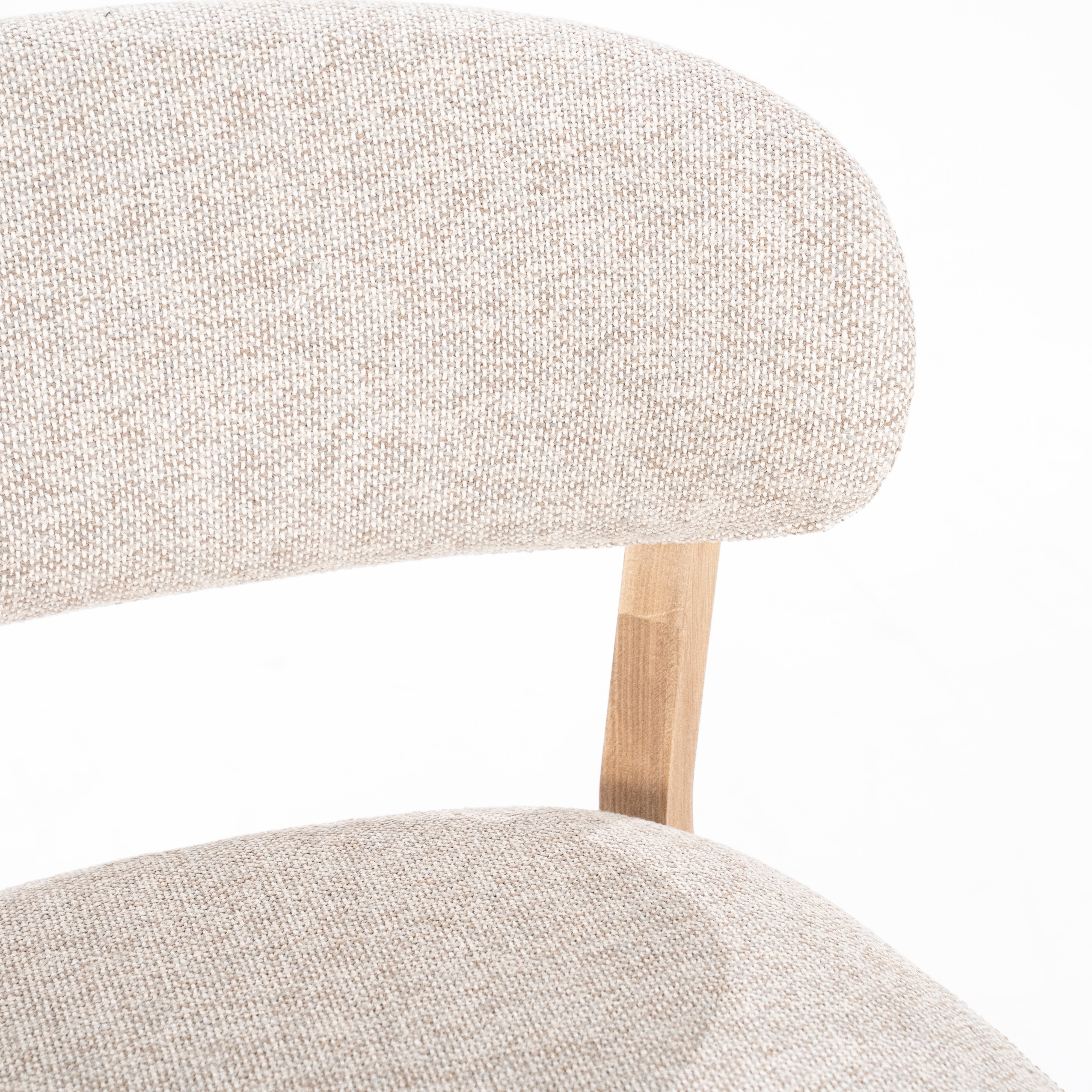 Beige MIKKY fauteuil met lichte houten basis