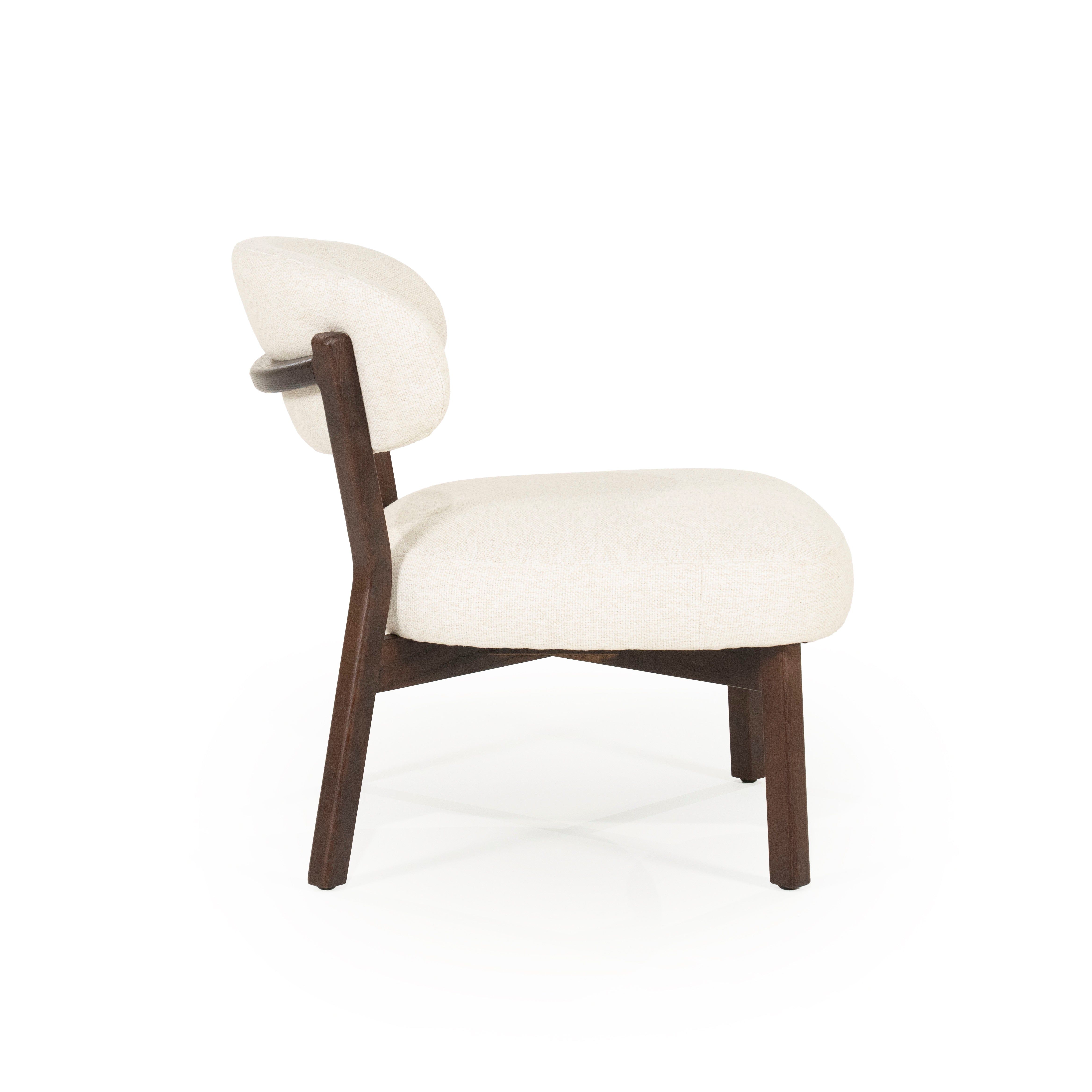 Sessel MIKKY hellbeige mit dunklem Holzgestell