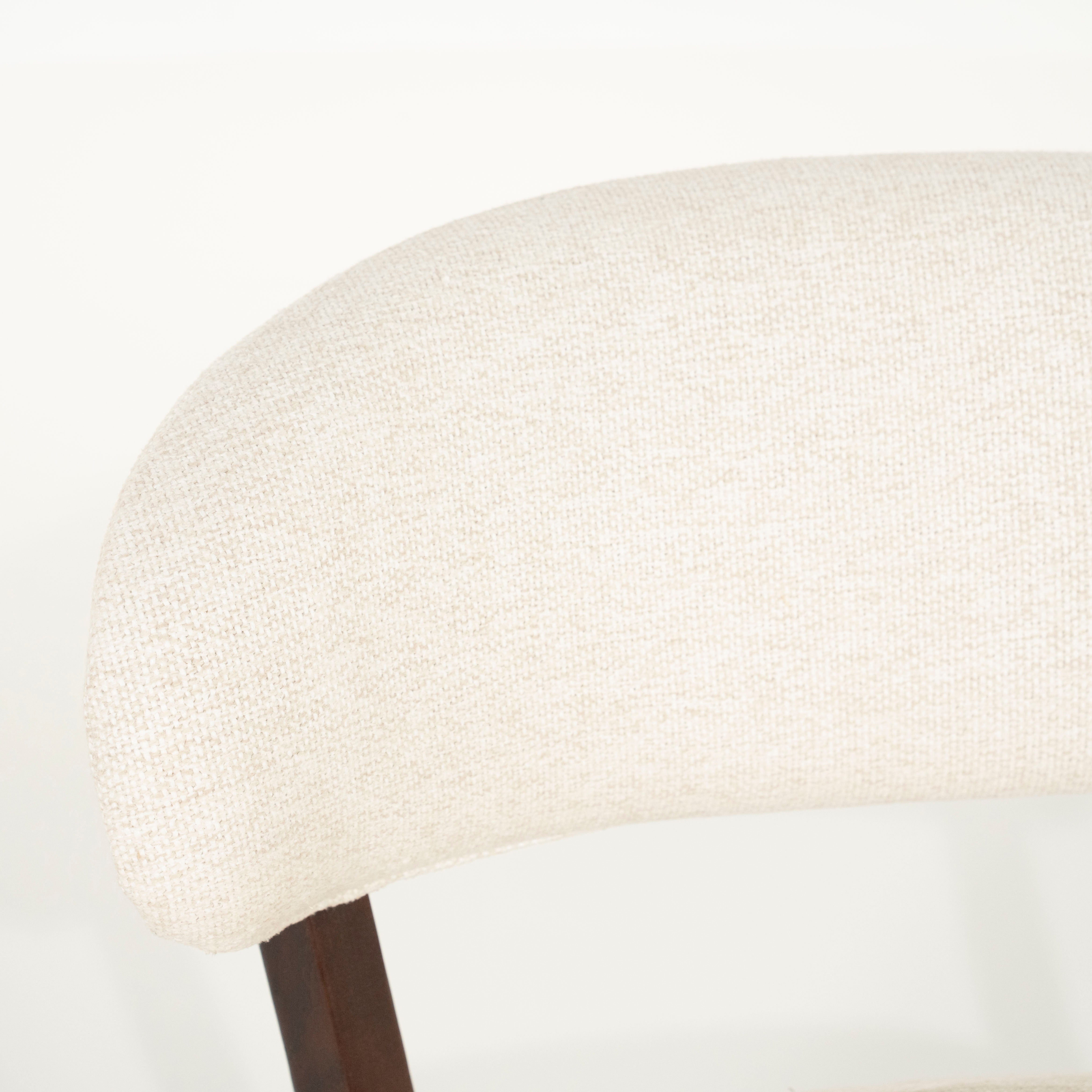 Sessel MIKKY hellbeige mit dunklem Holzgestell