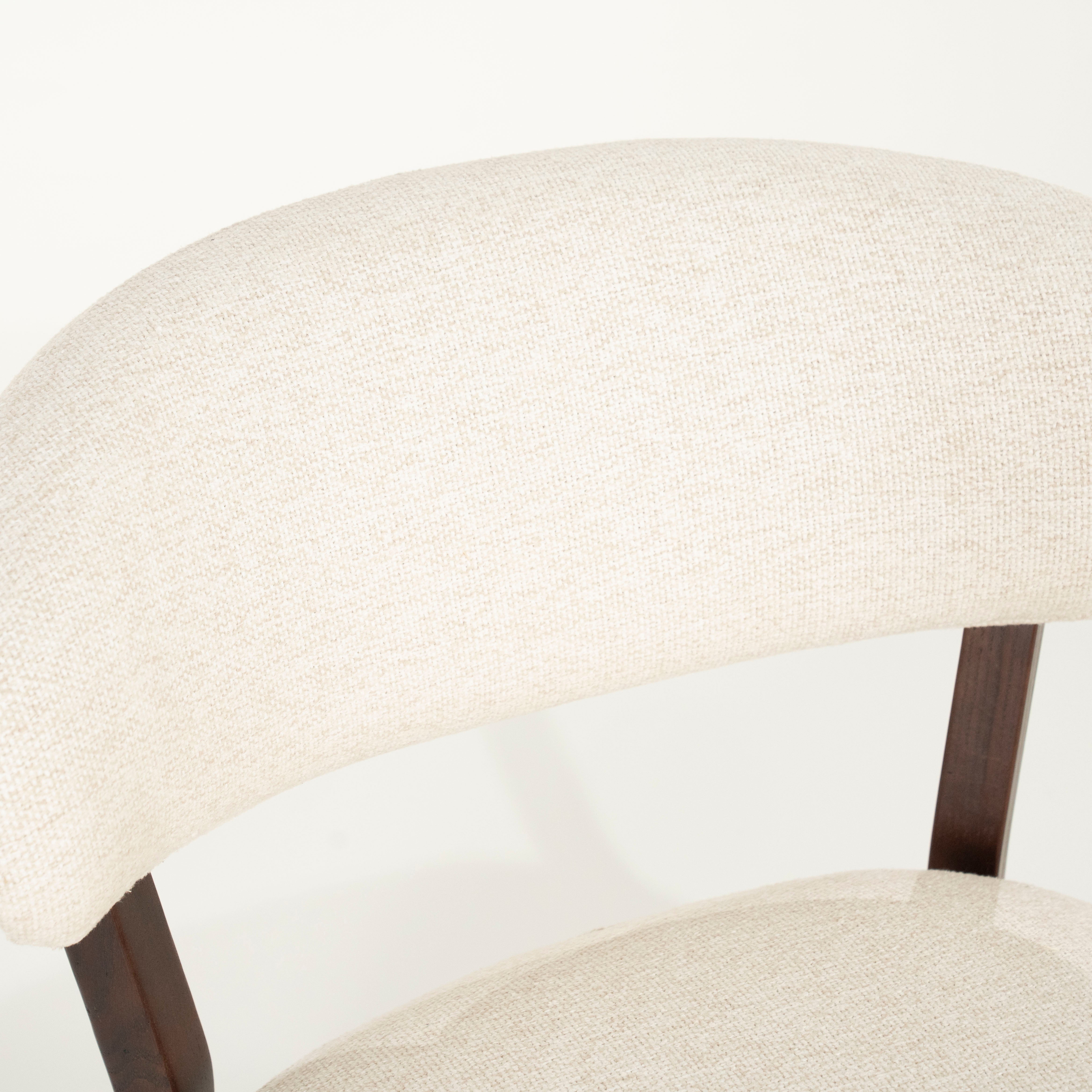Sessel MIKKY hellbeige mit dunklem Holzgestell