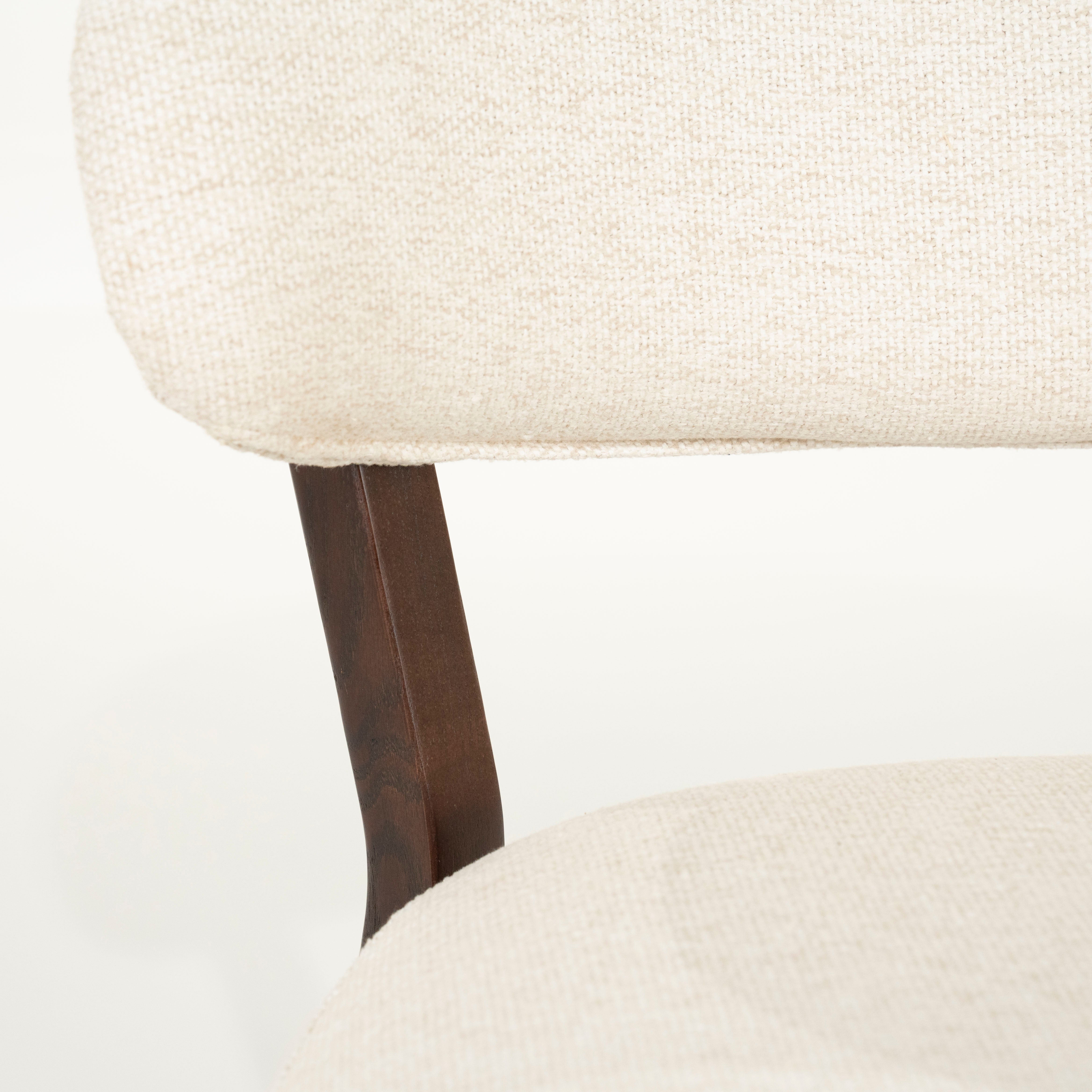 Sessel MIKKY hellbeige mit dunklem Holzgestell
