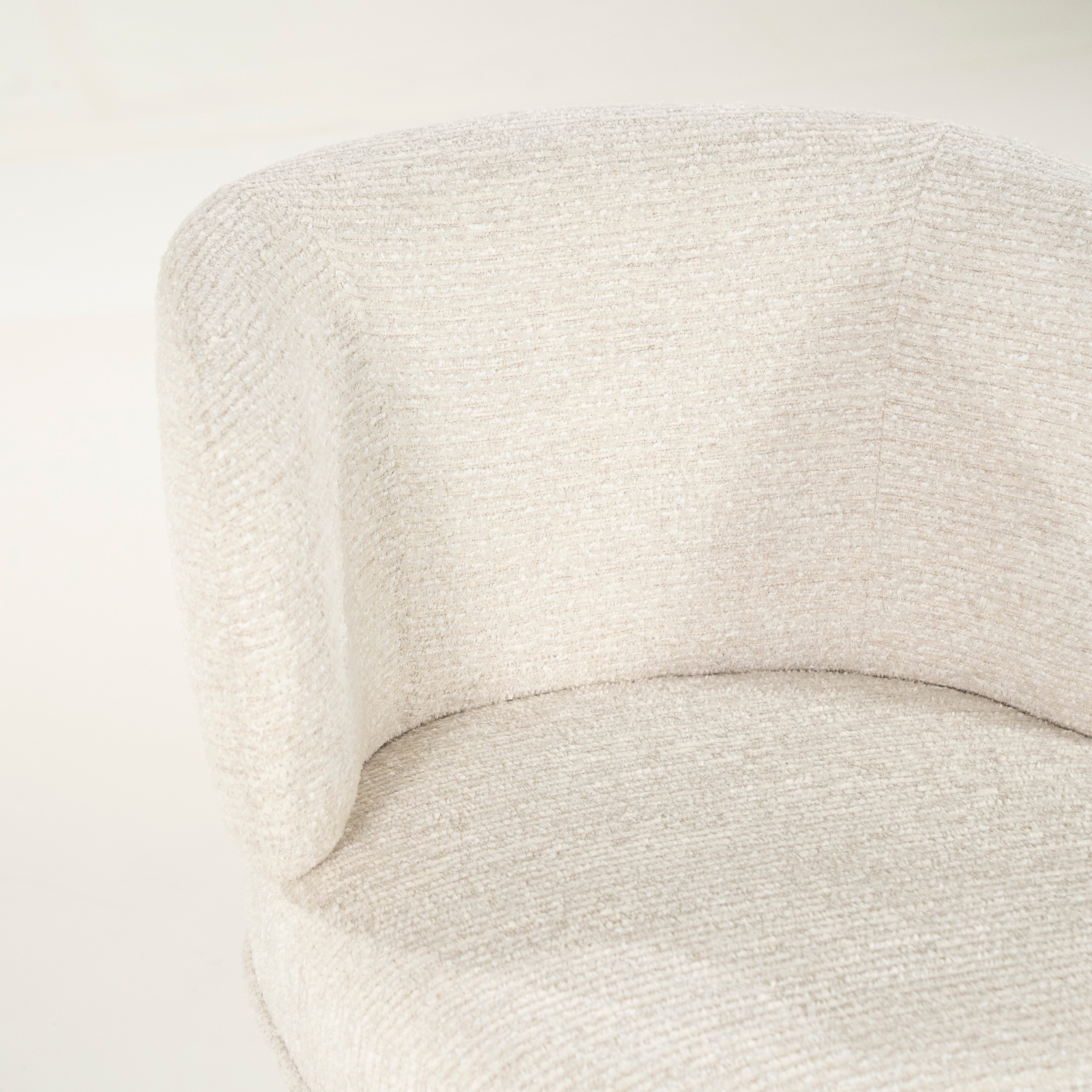 Drehstuhl JAYSON beige mit dunkelbraunem Fuß