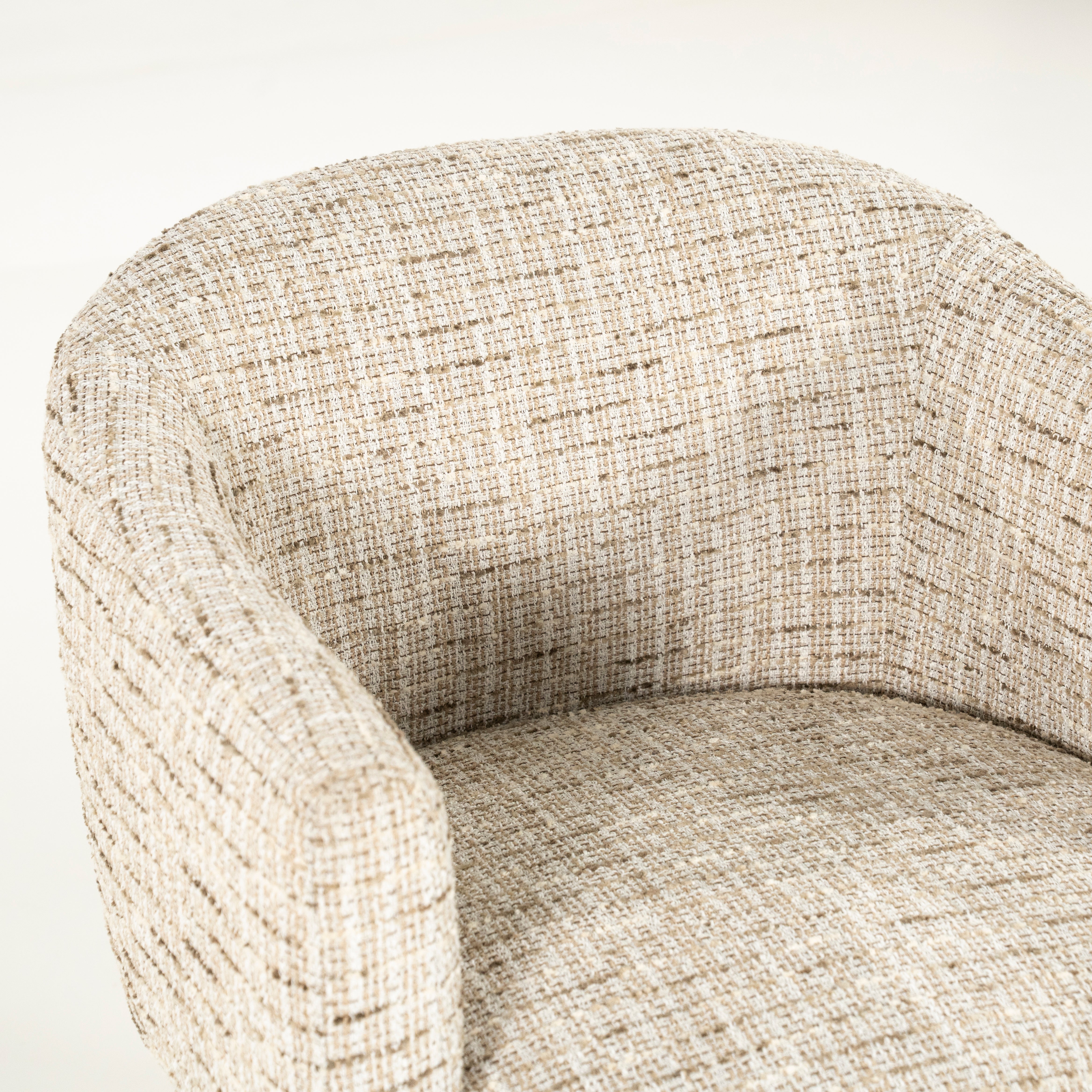 Beige MICHA fauteuil met eiken basis