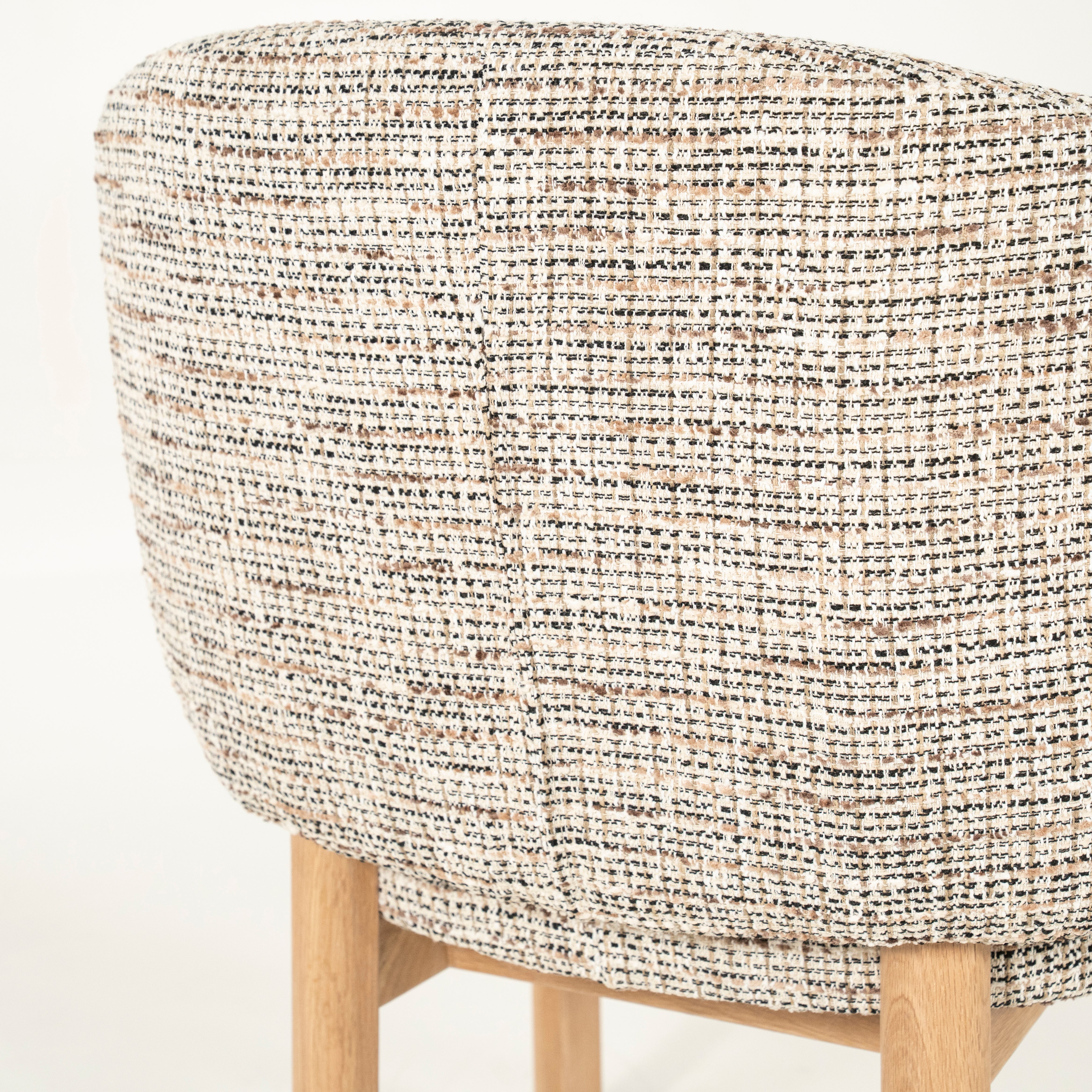 Fauteuil MICHA taupe met eiken basis
