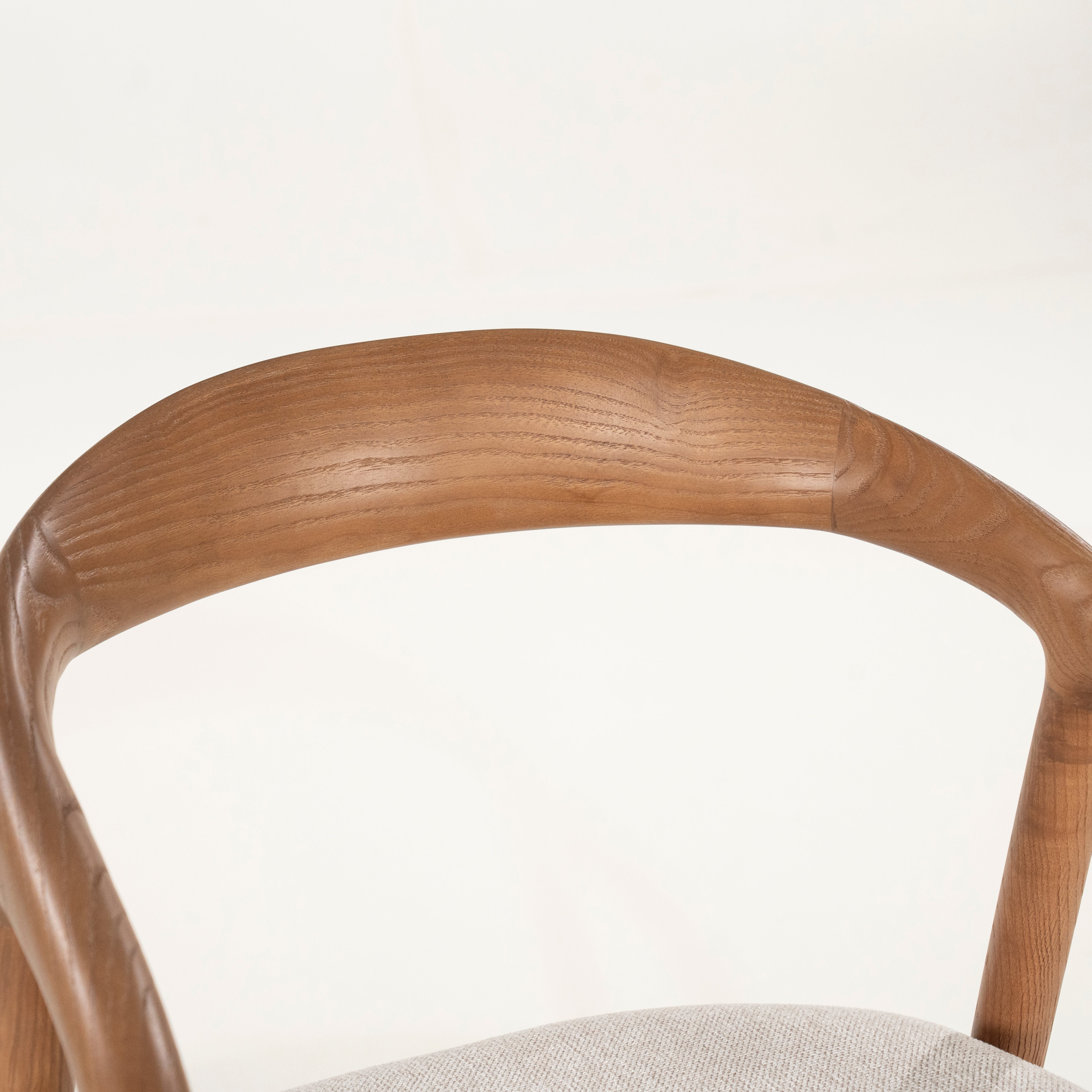 Hocker RAYVEN aus Eschenholz