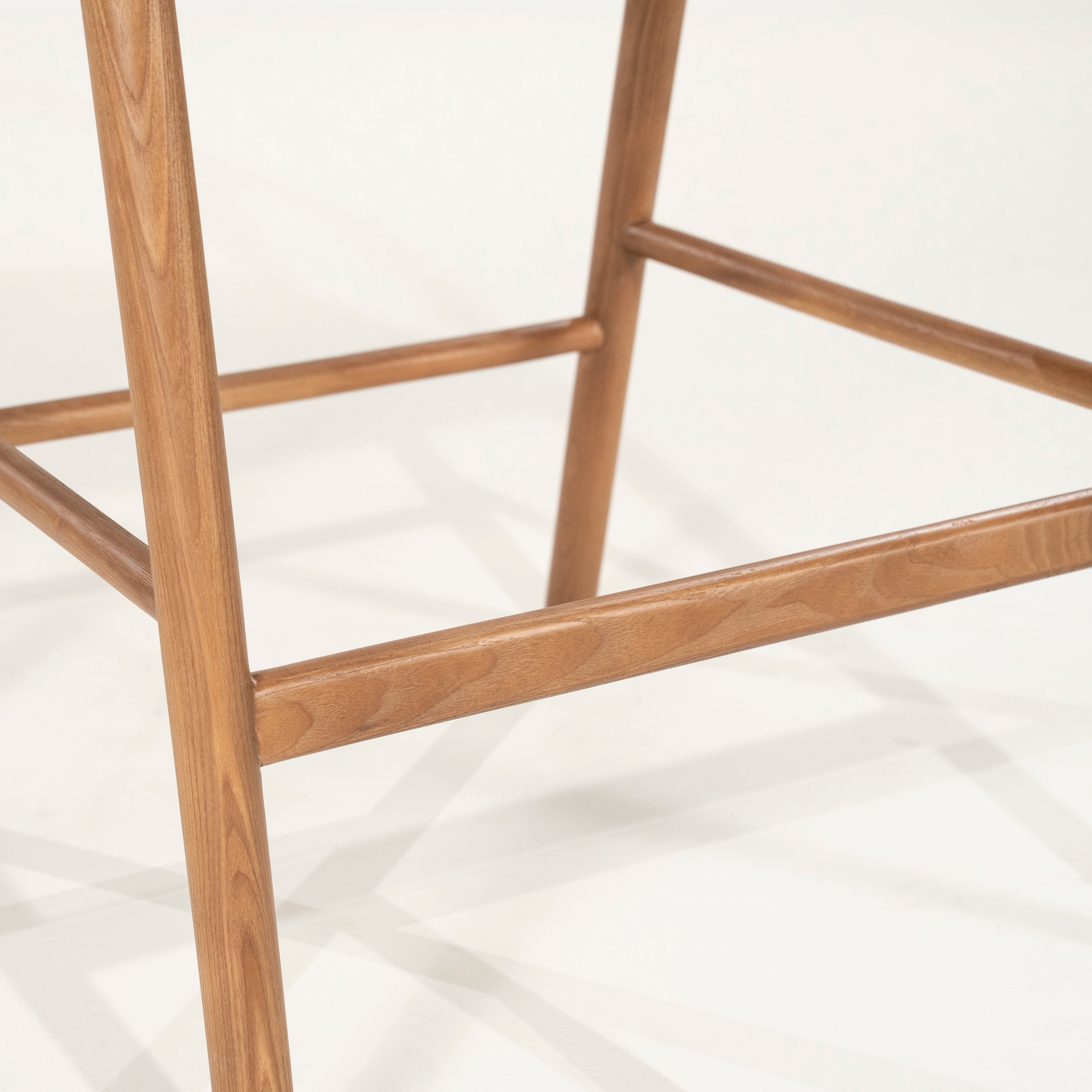 Hocker RAYVEN aus Eschenholz