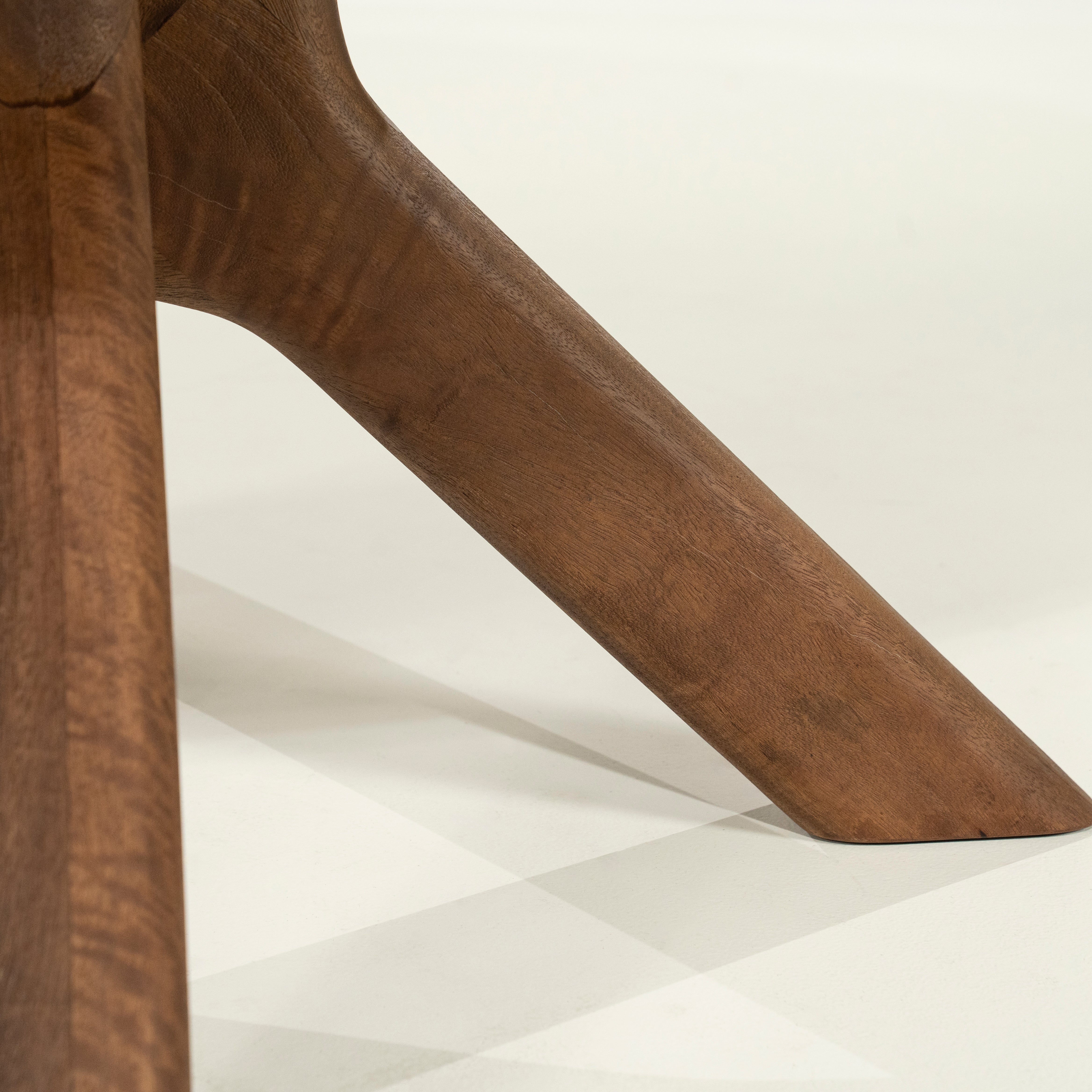 Ronde tafel TYCHO donker mango hout