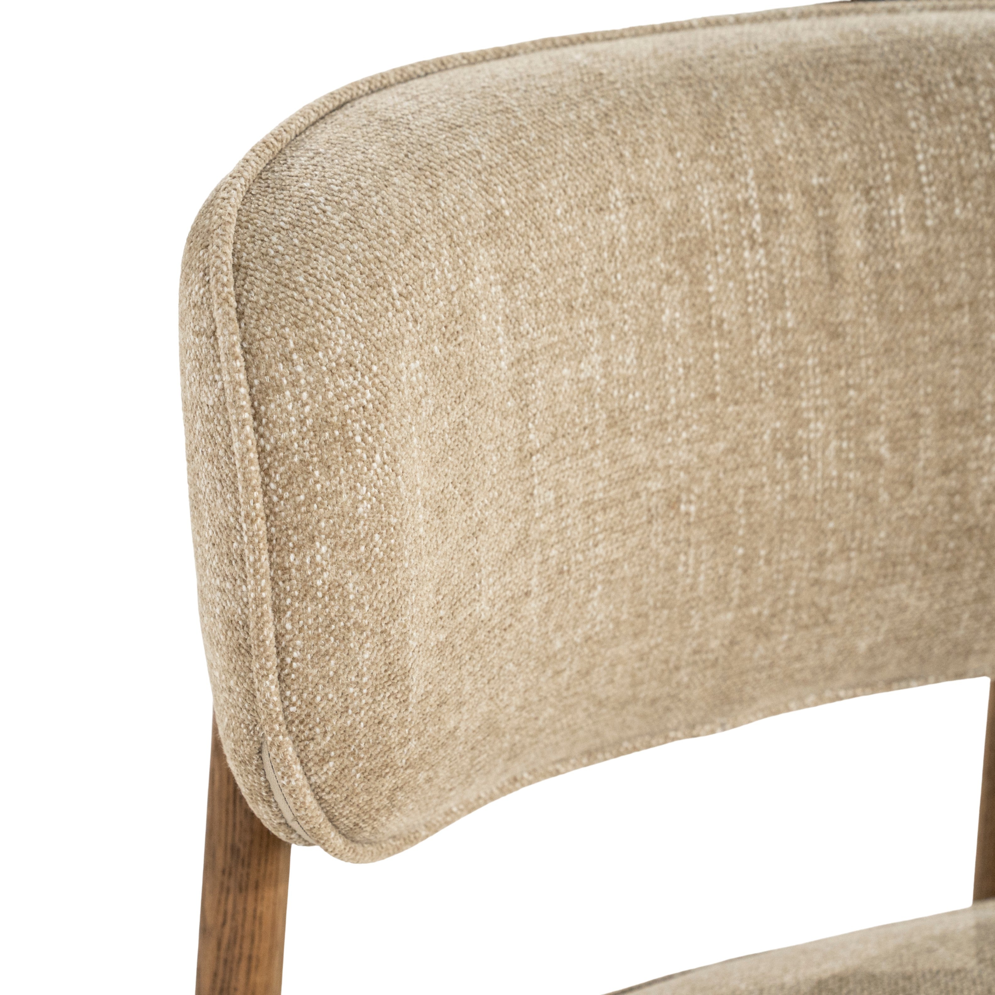 Beige RUNE stoel met een eikenhouten basis