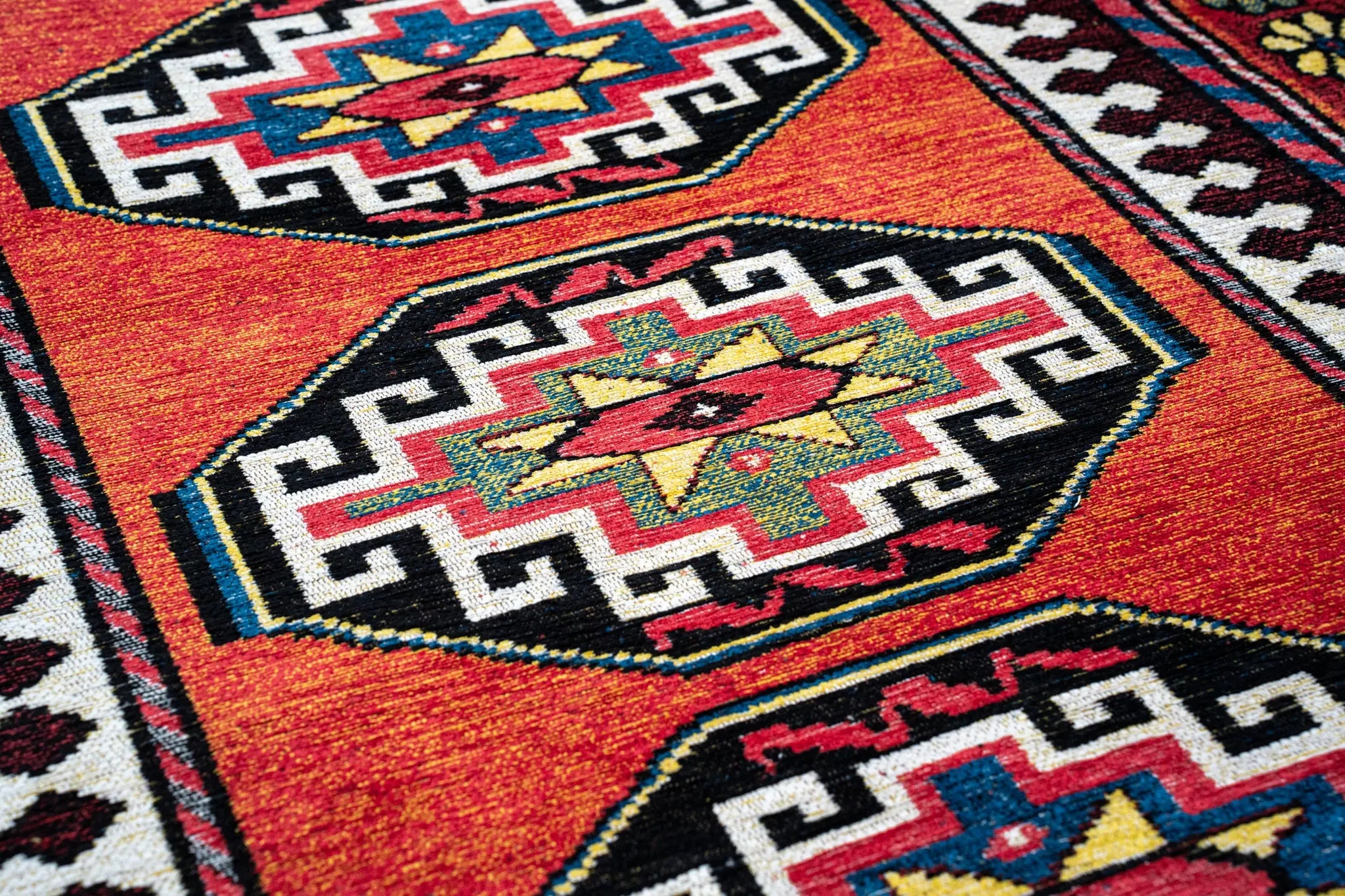 Dywan ANTALIA RED MIX czerwony, marka Louis de Poortere