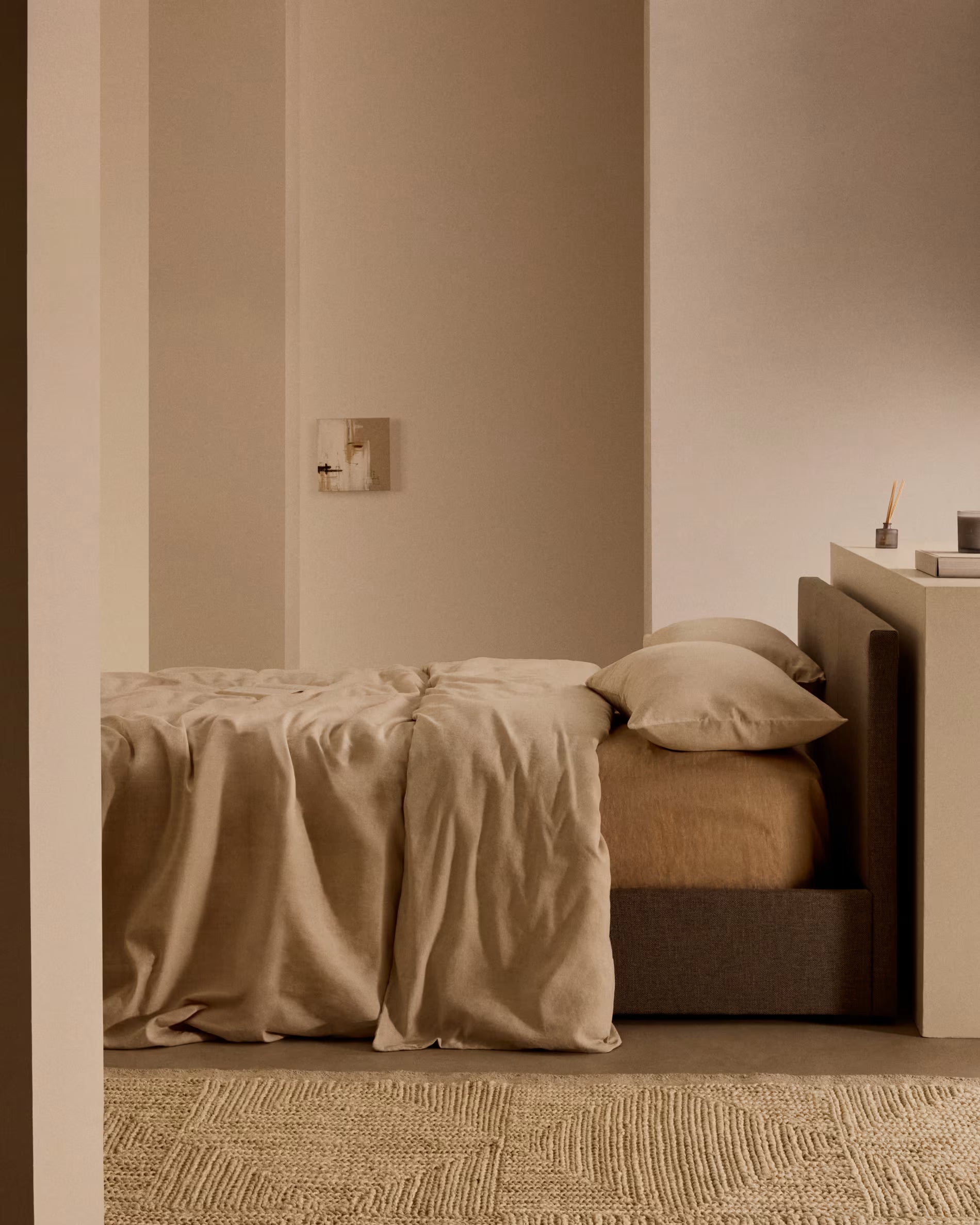 NAHIRI gray bed with storage