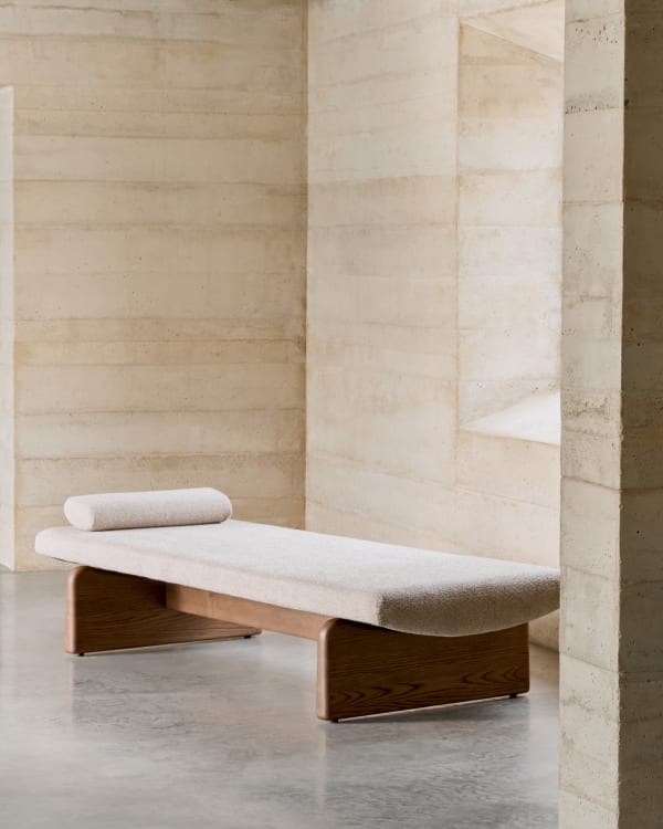 Ligbed TOPAZ beige chenille met een donkere essen basis