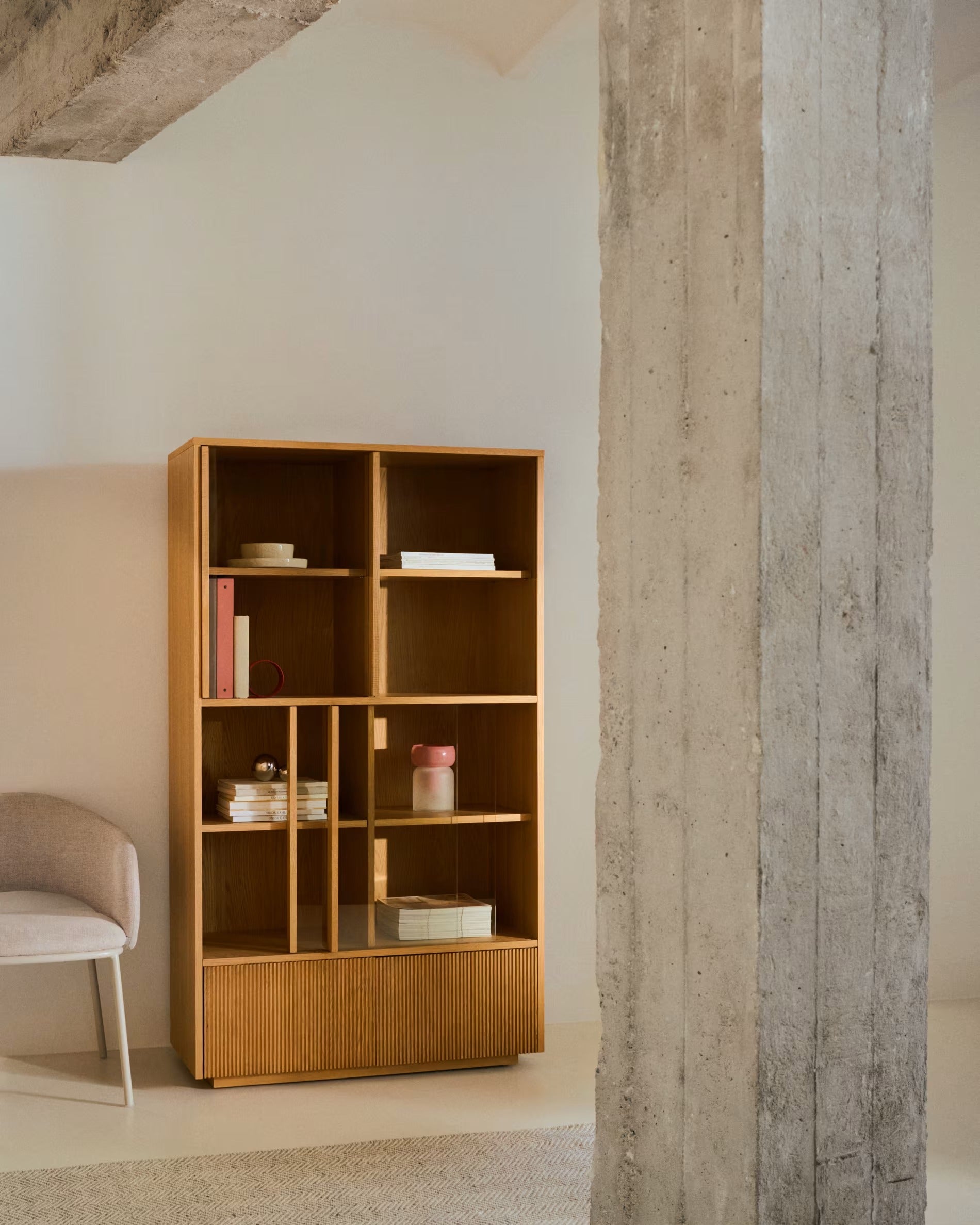 Eiken vitrinekast Helvine