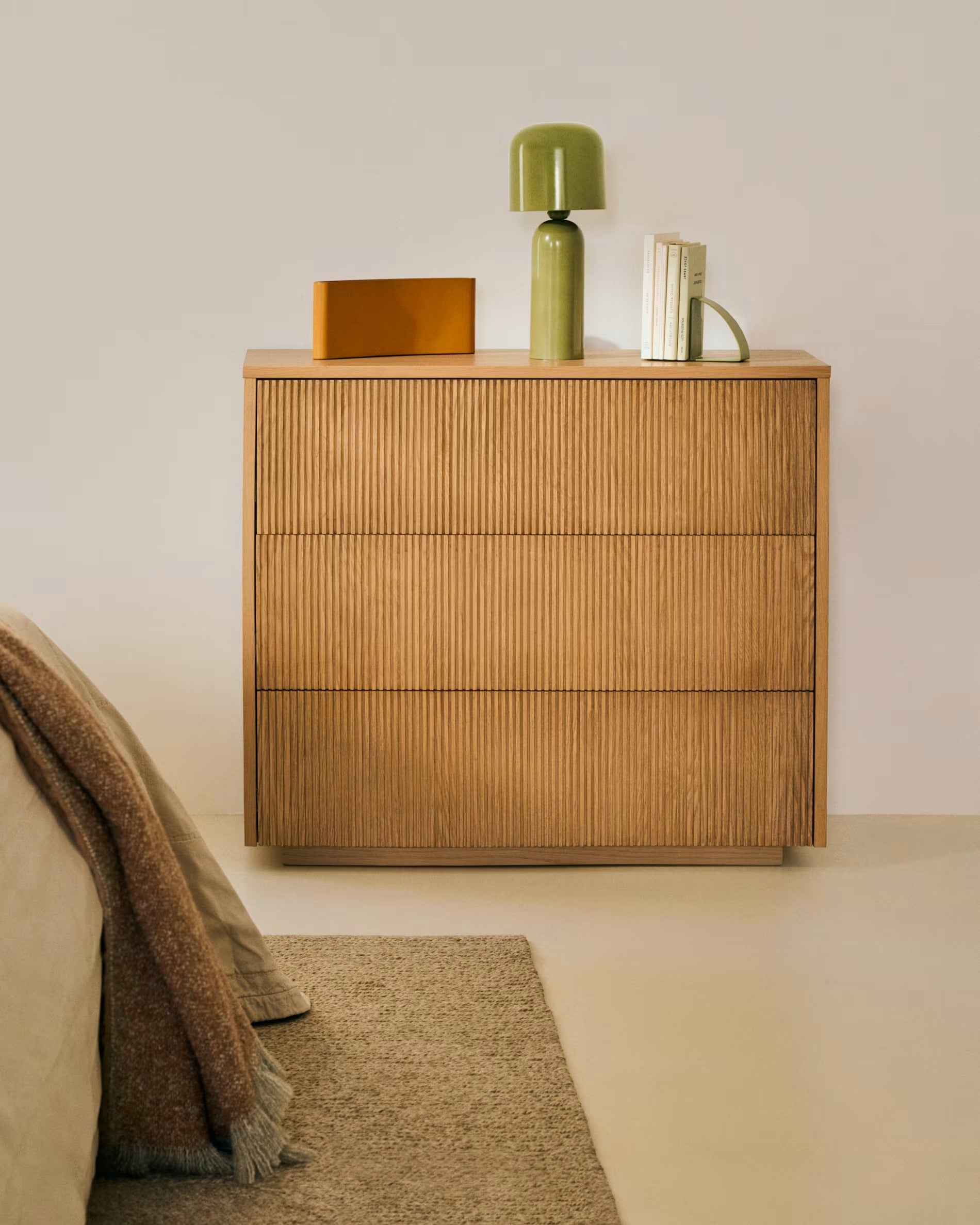 HELVINE Oak Veneer Chest of Drawers