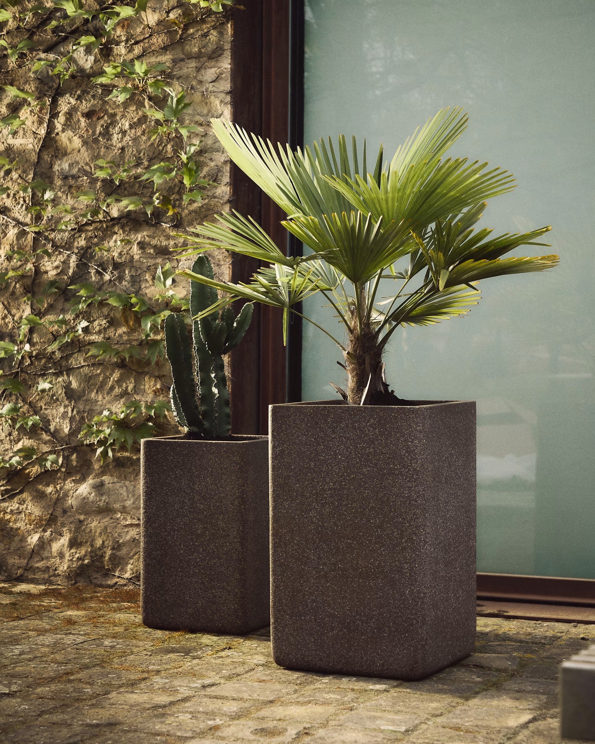 MINOA Brown High Planter Set