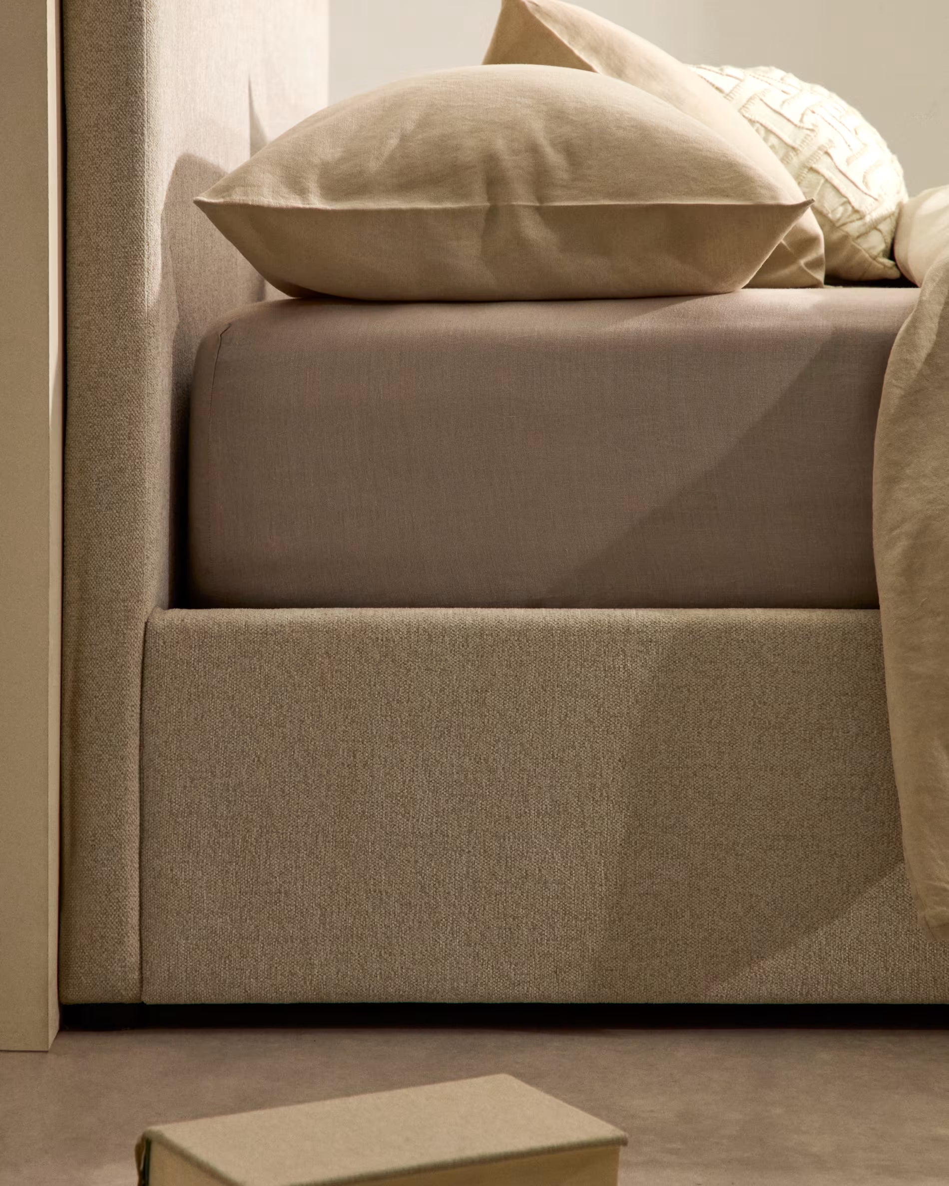 Bed met opbergruimte NAHIRI beige