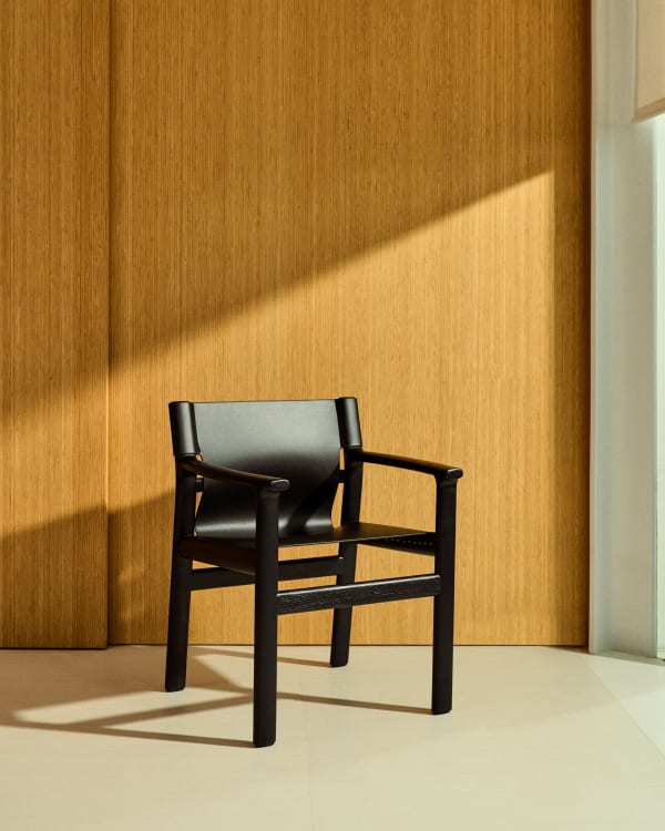 JAN chair in black recycled leather with black ash wood
