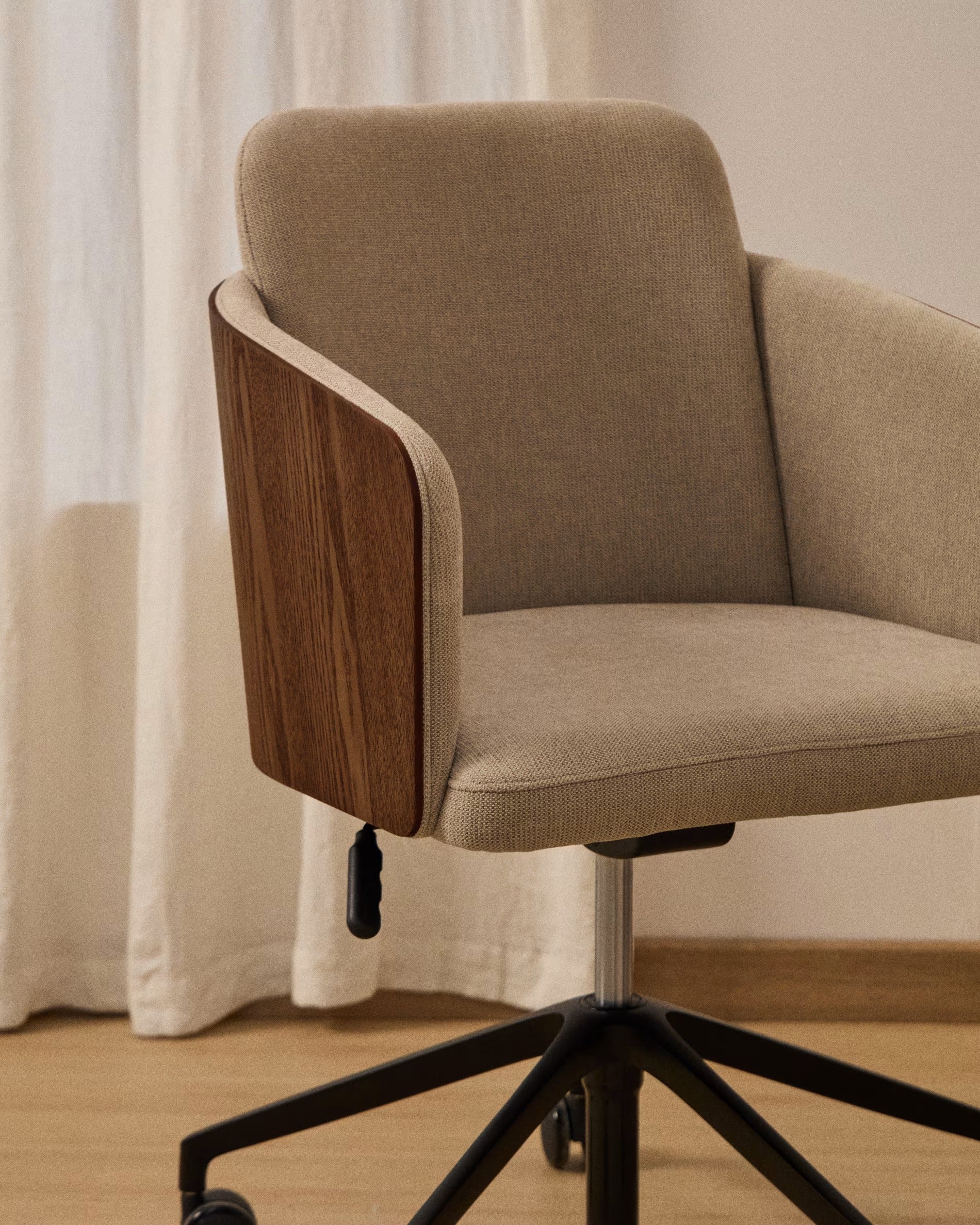 Bureau stoel MADAI bruin chenille met zwarte basis op wielen