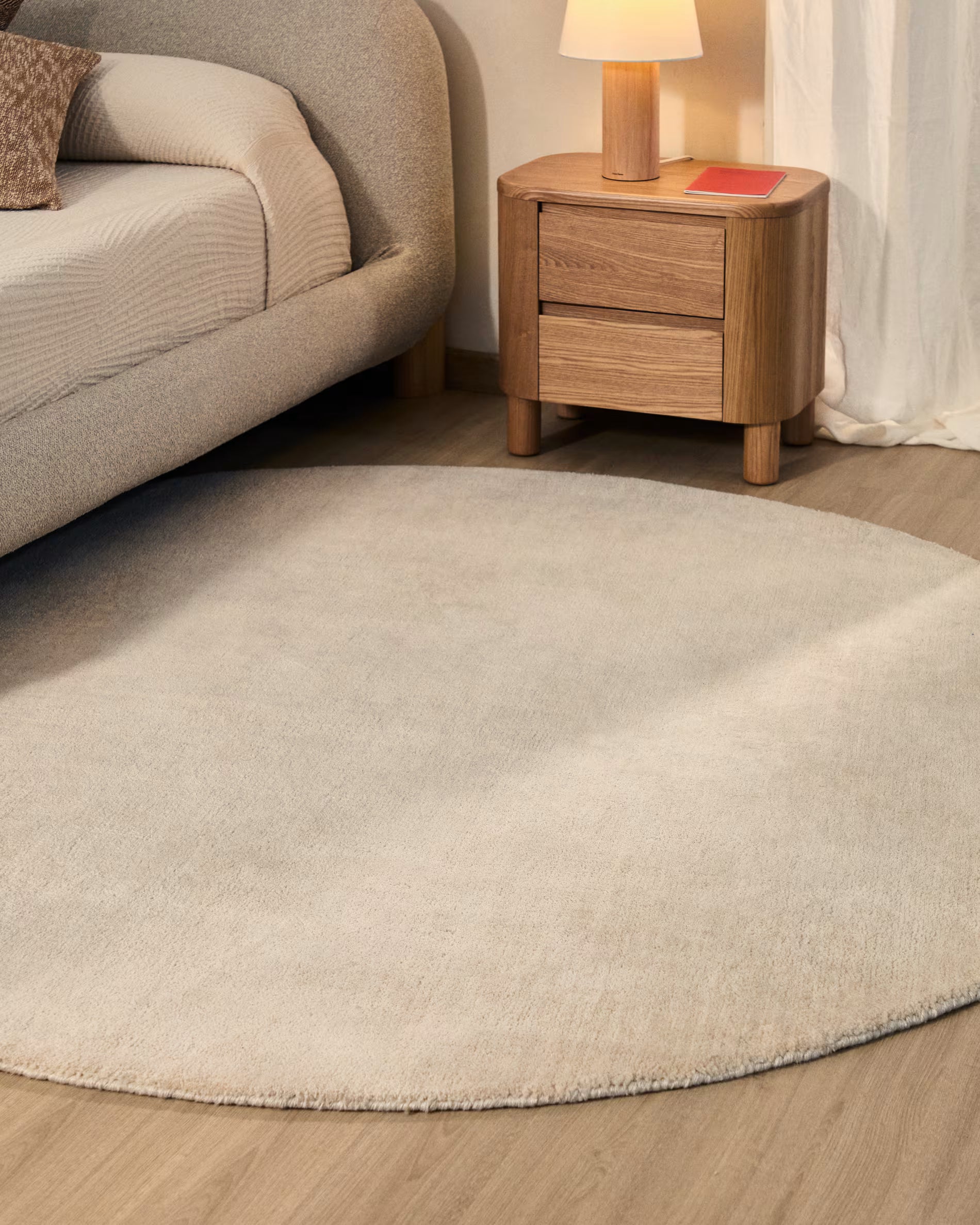 Beige round rug EMPURIES