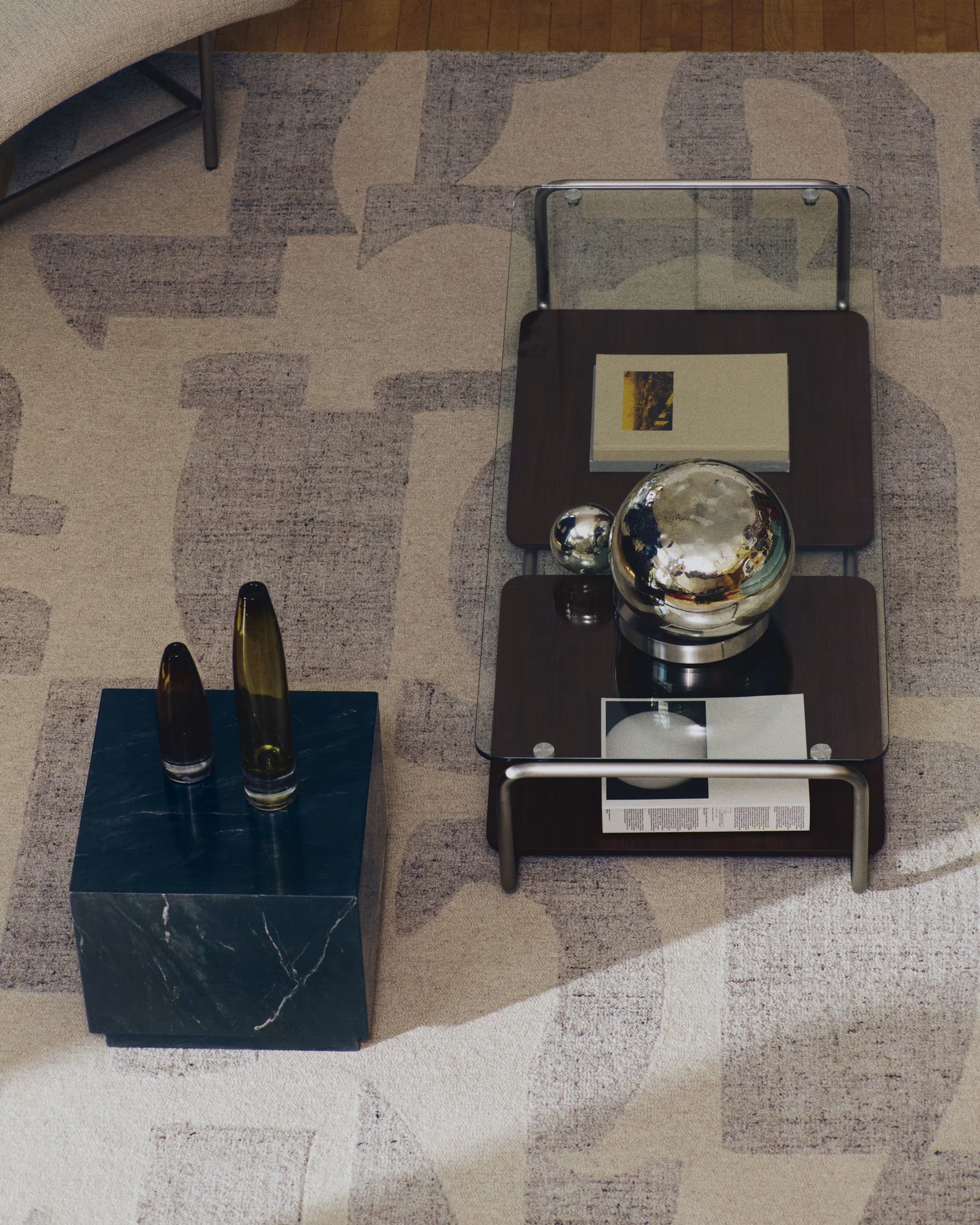 Tafeltje TARSEL donkerbruin notenhoutfineer met stalen basis