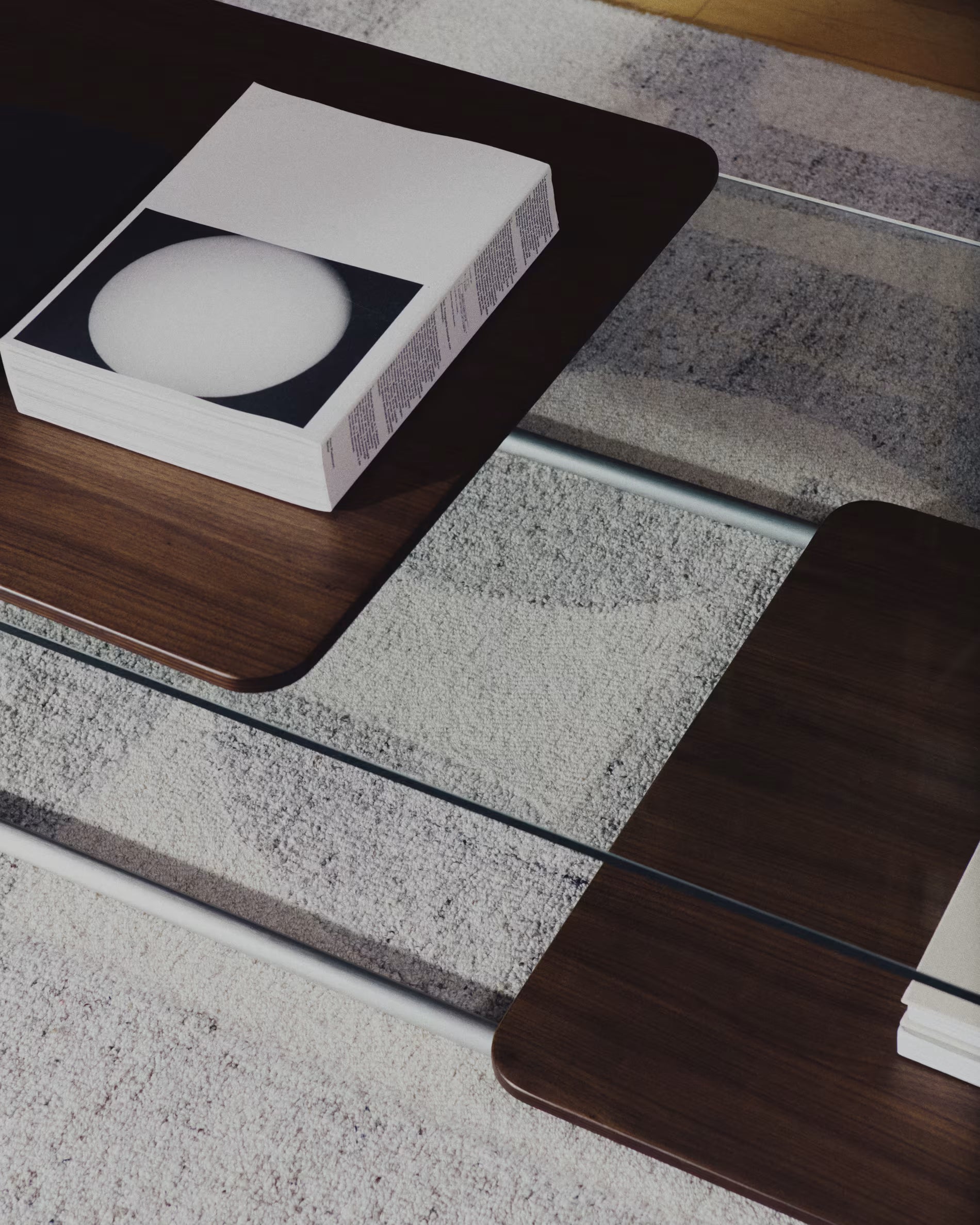 Tafeltje TARSEL donkerbruin notenhoutfineer met stalen basis