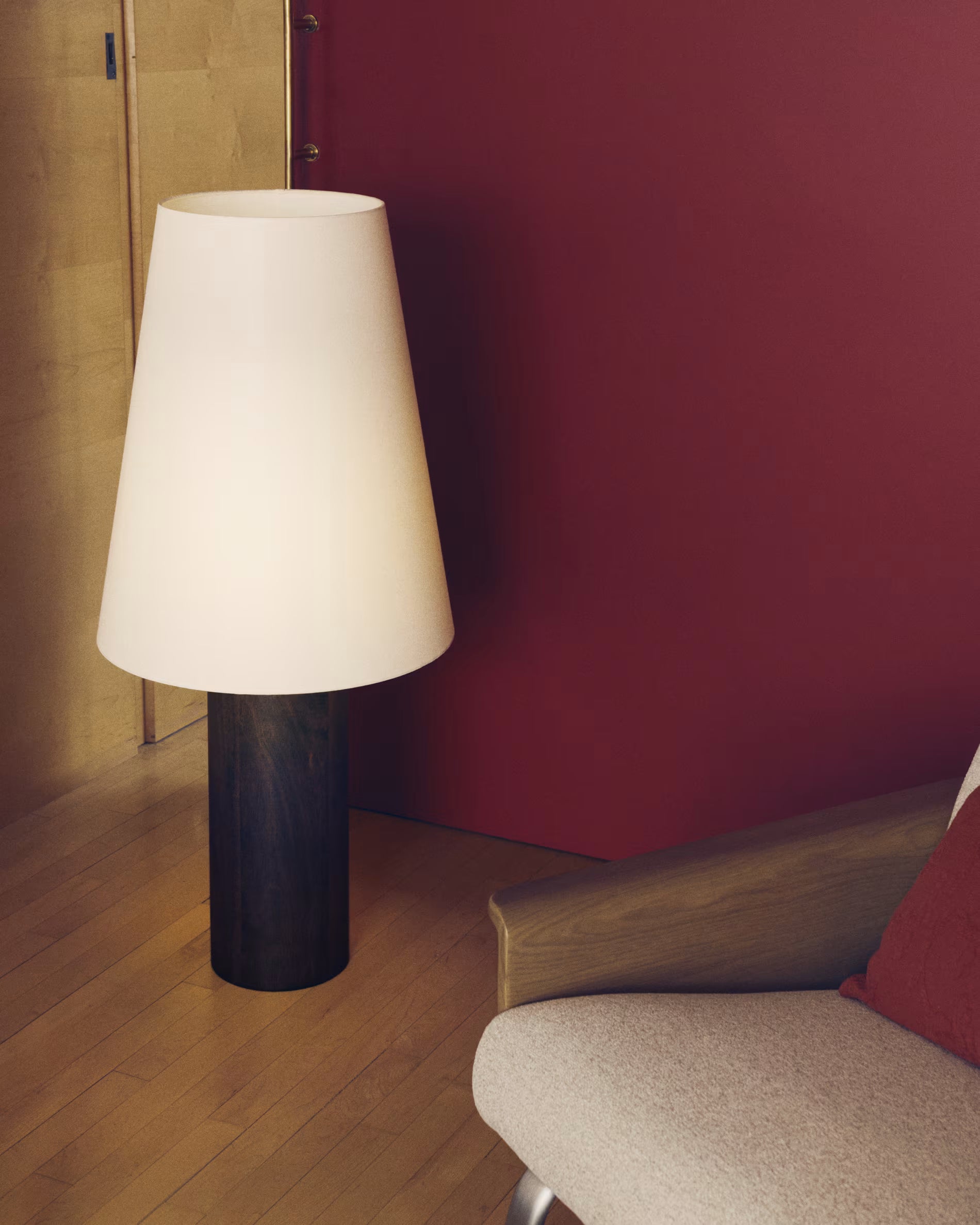 MARGA floor lamp dark rubber wood with white shade