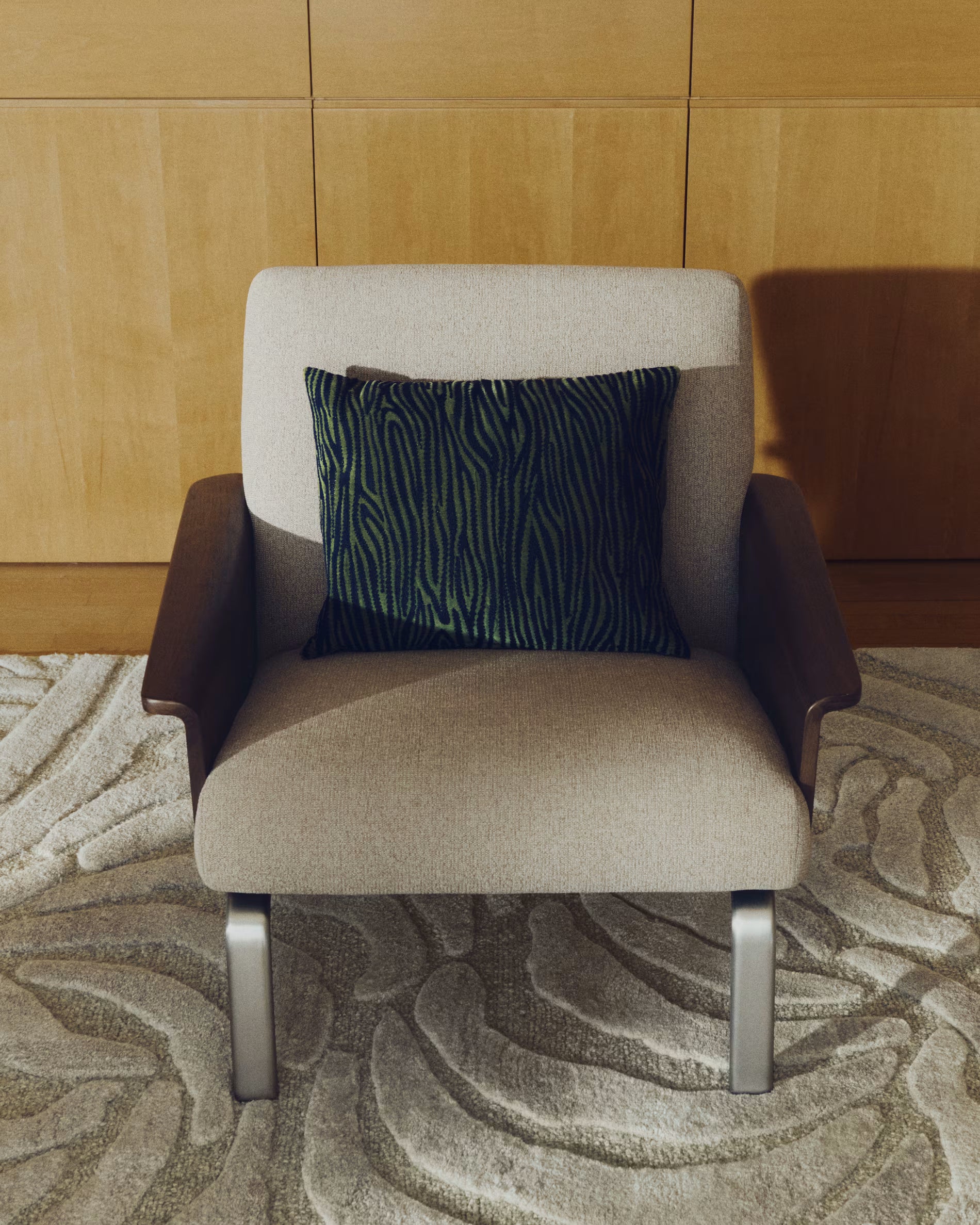 Fauteuil AMSEN lichtbruin met notenhouten multiplex en stalen basis