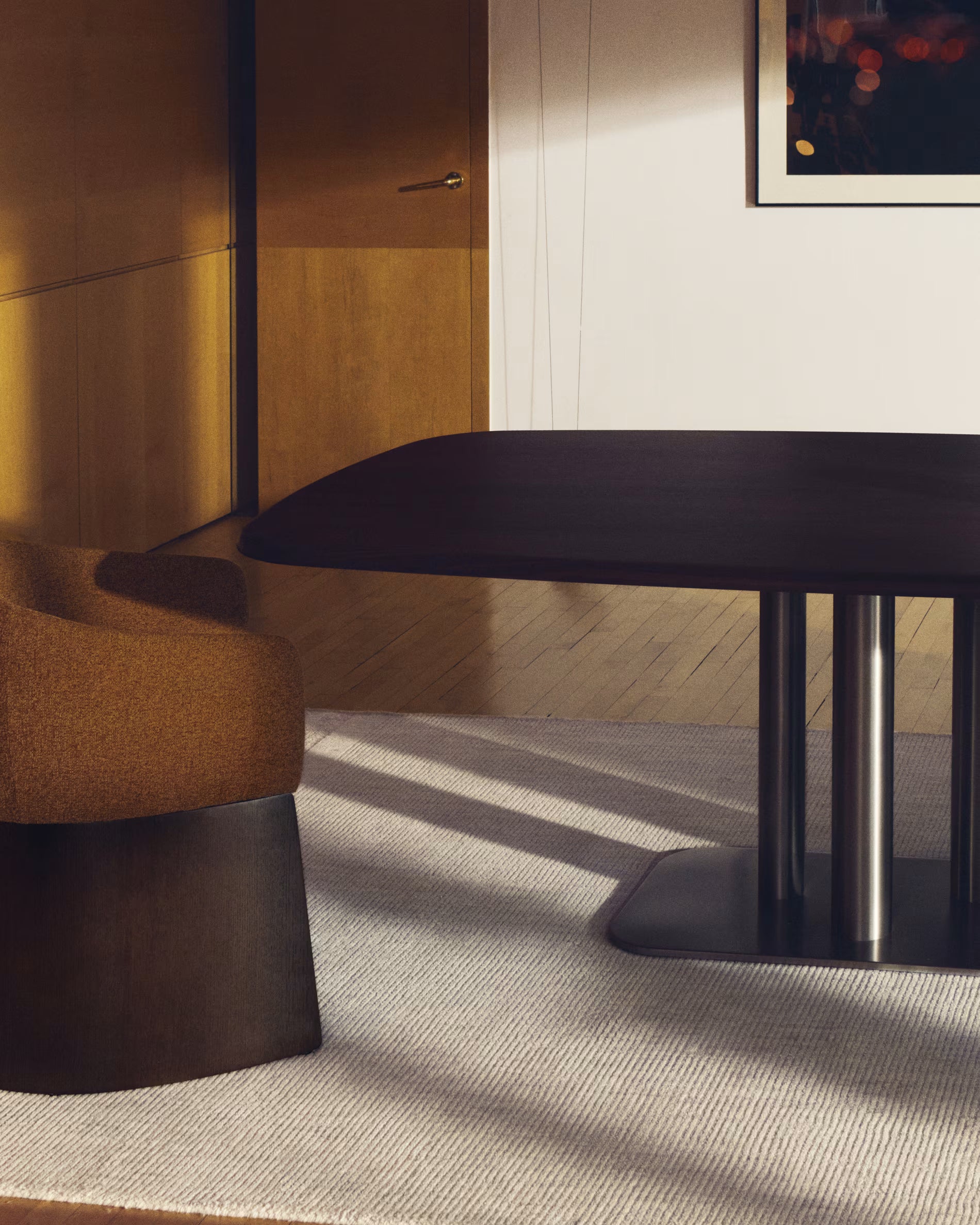 Tafel MELVAR notenhout met stalen basis