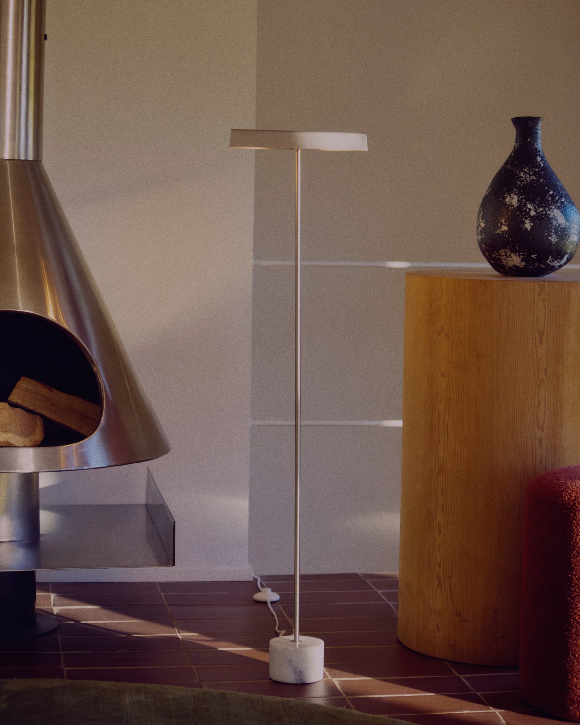 Vloerlamp LYNOR zilver met witte marmeren voet
