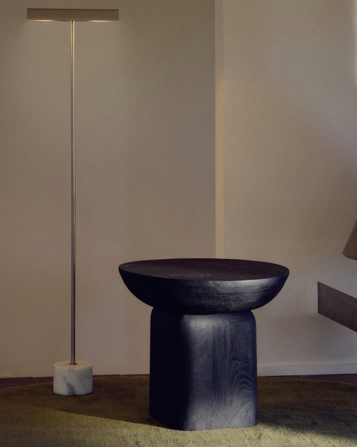 Vloerlamp LYNOR zilver met witte marmeren voet