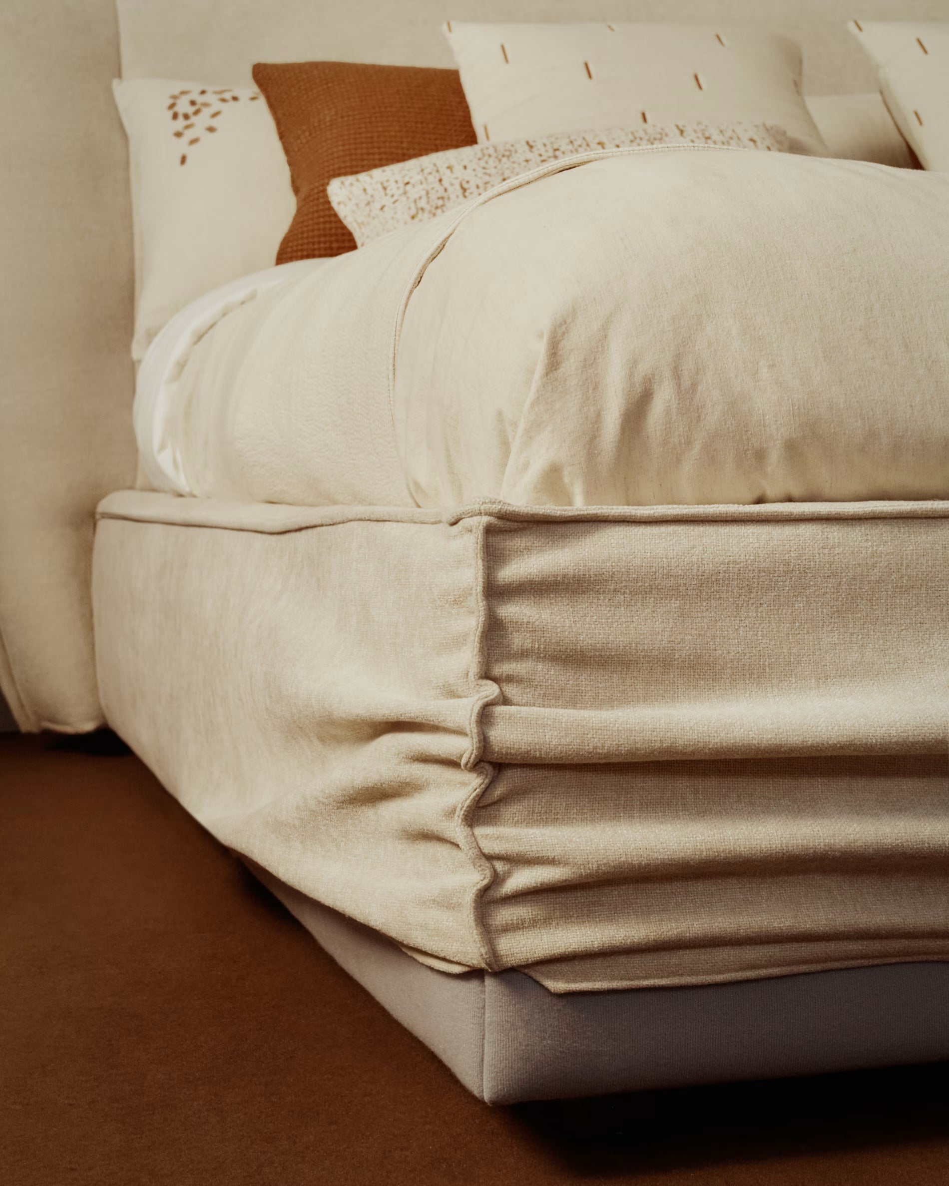 Bett mit Bettkasten ARVIAN beige Chenille