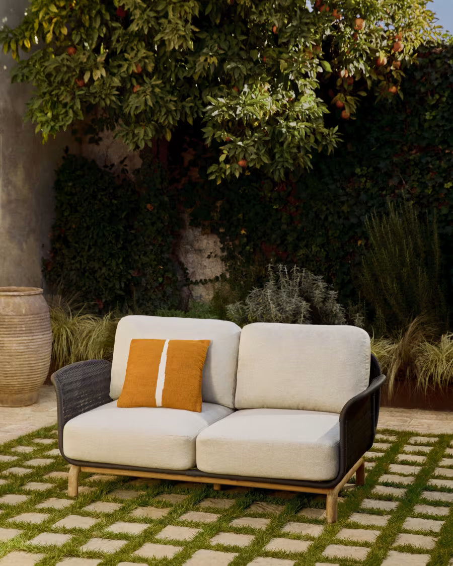 Sofa ogrodowa 2-osobowa ALIPA beżowy z czarnym – Kave Home