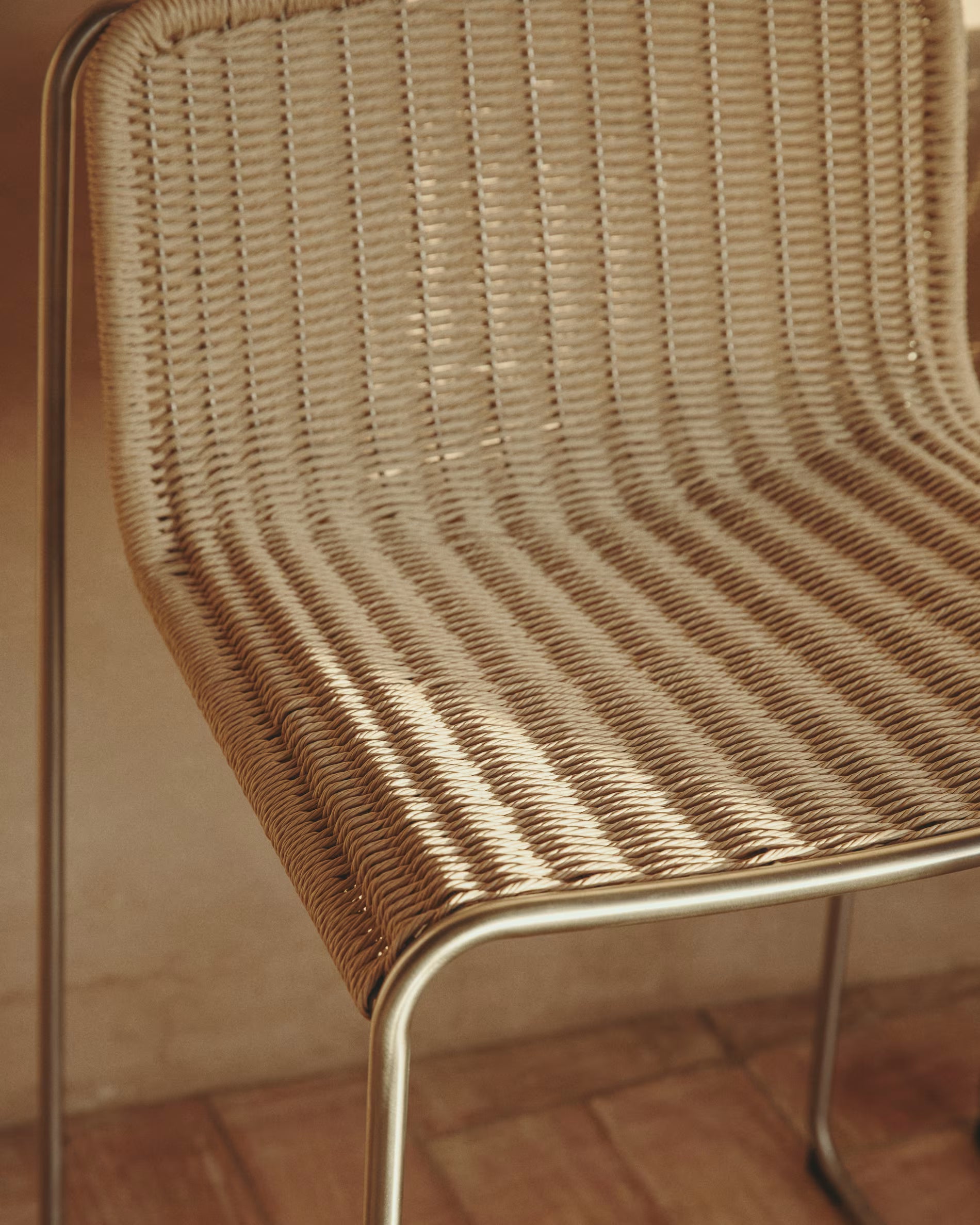Buitenbarstoel TAVARI beige met stalen basis