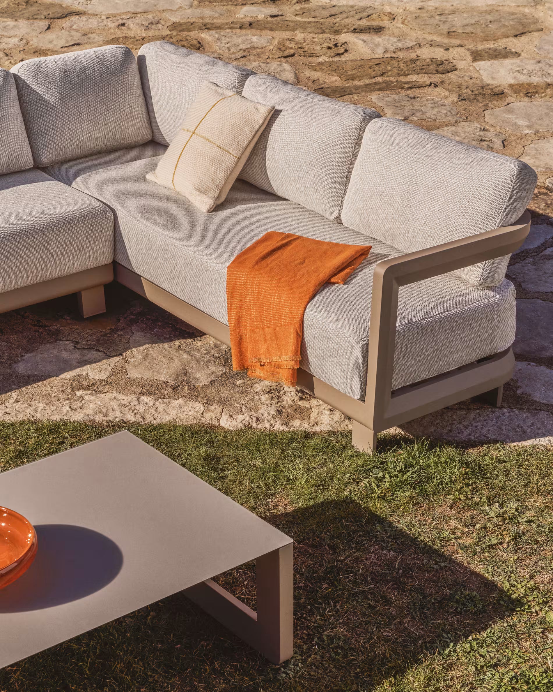Tuinbank 3-zits NERANO lichtbeige met grijsbeige basis
