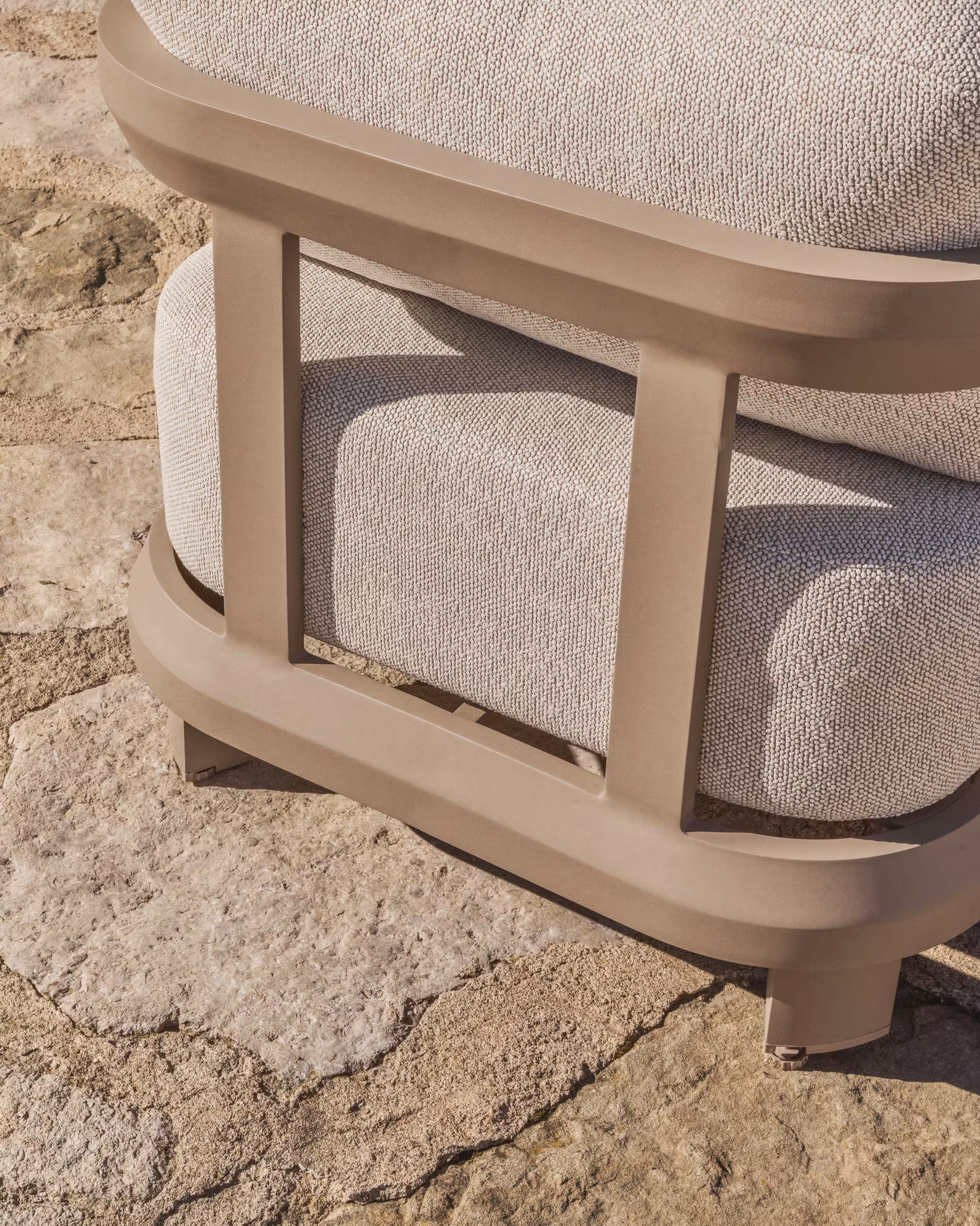 Tuinstoel NERANO lichtbeige met grijsbeige basis