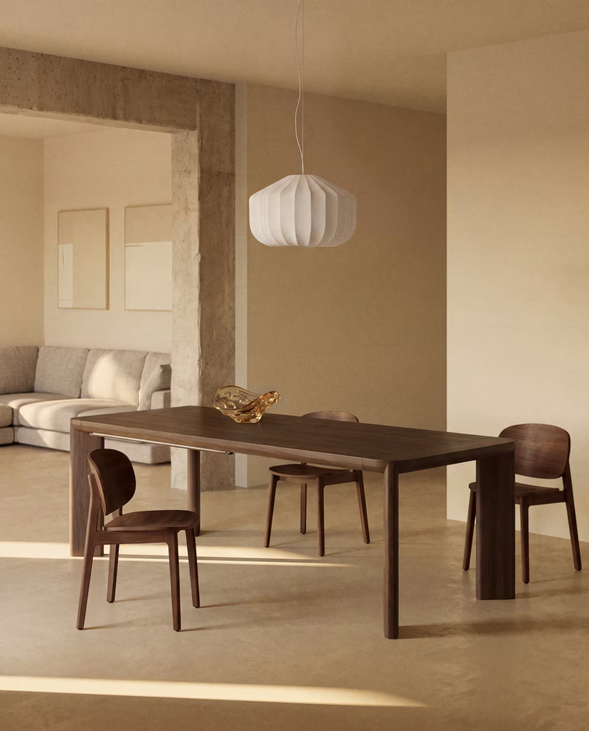 Uitschuifbare tafel JONDAL van donker massief hout en eikenfineer