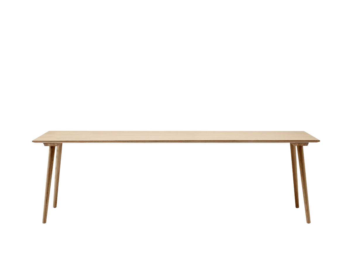 Tafel IN BETWEEN gelakt eiken
