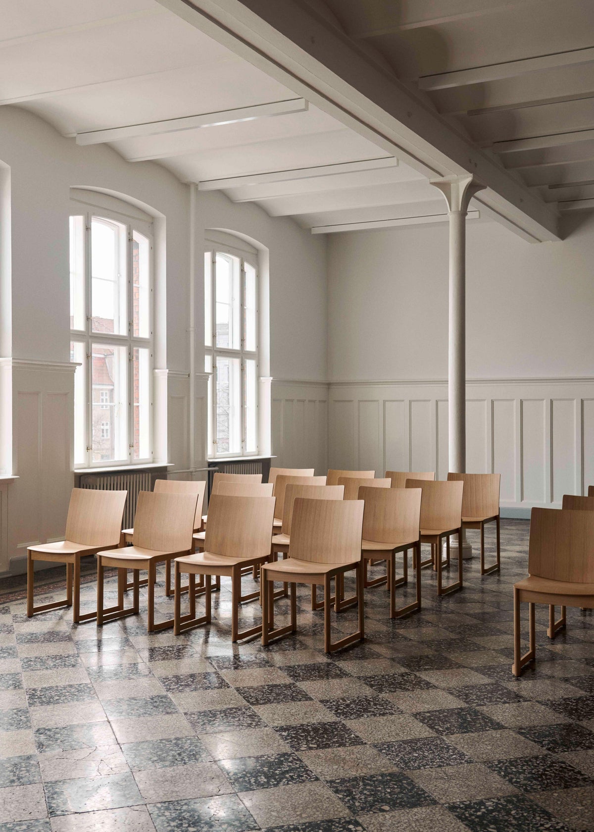 Stoel ALLWOOD AV35 gelakt eiken