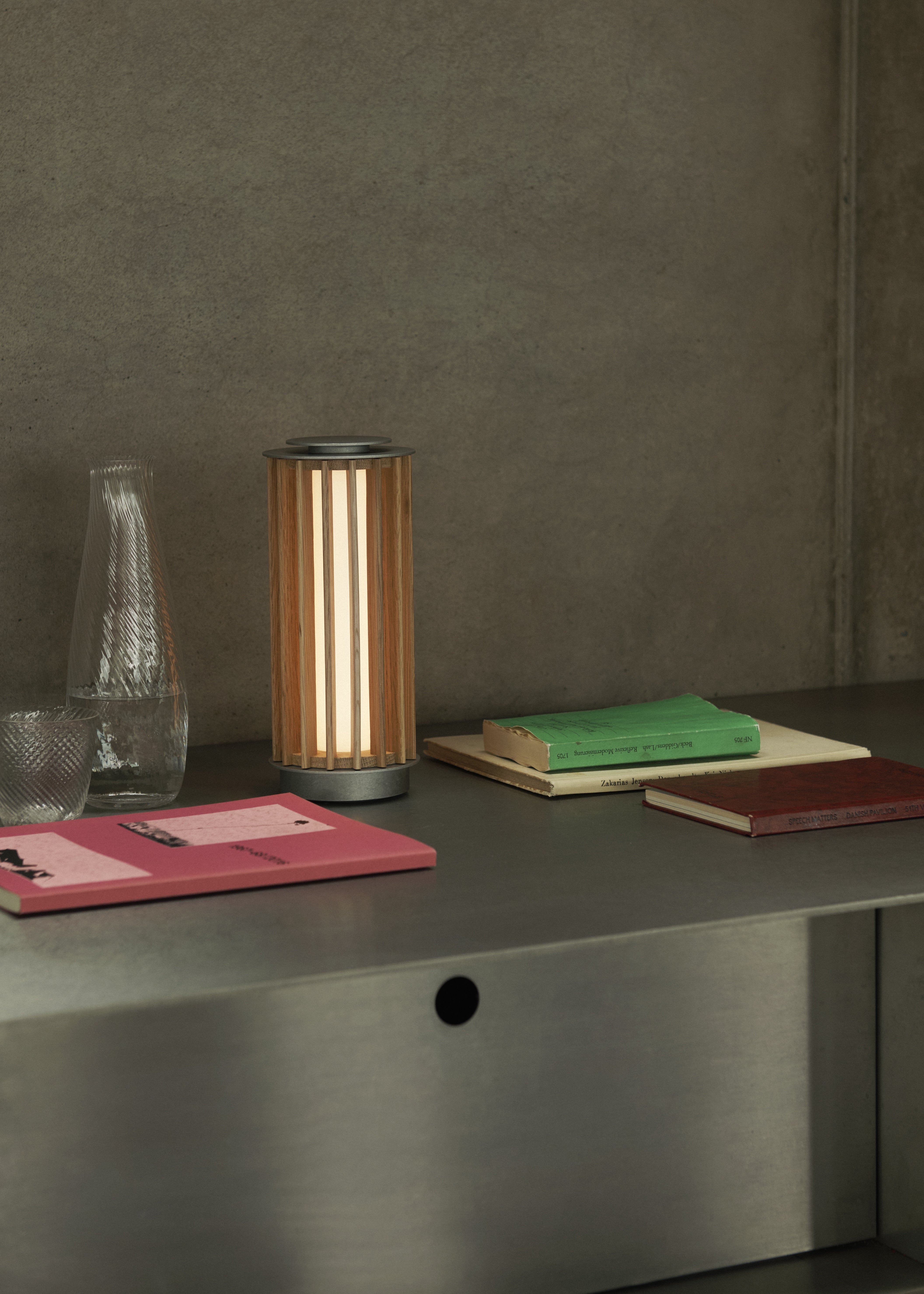Draagbare lamp NUMBRA TY3 van aluminium met eikenhout