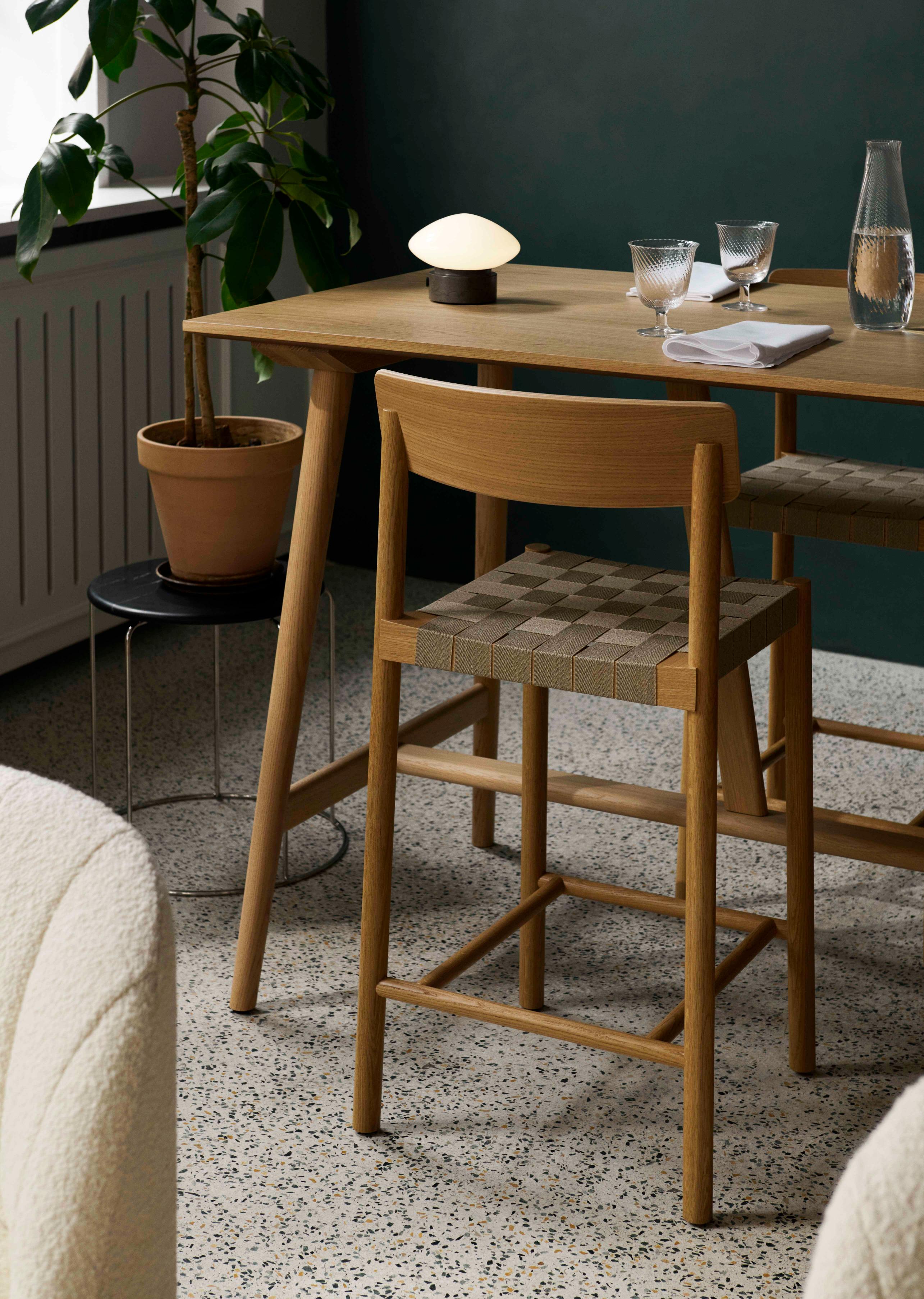Hocker BETTY beige geweven zitting met gelakt eiken