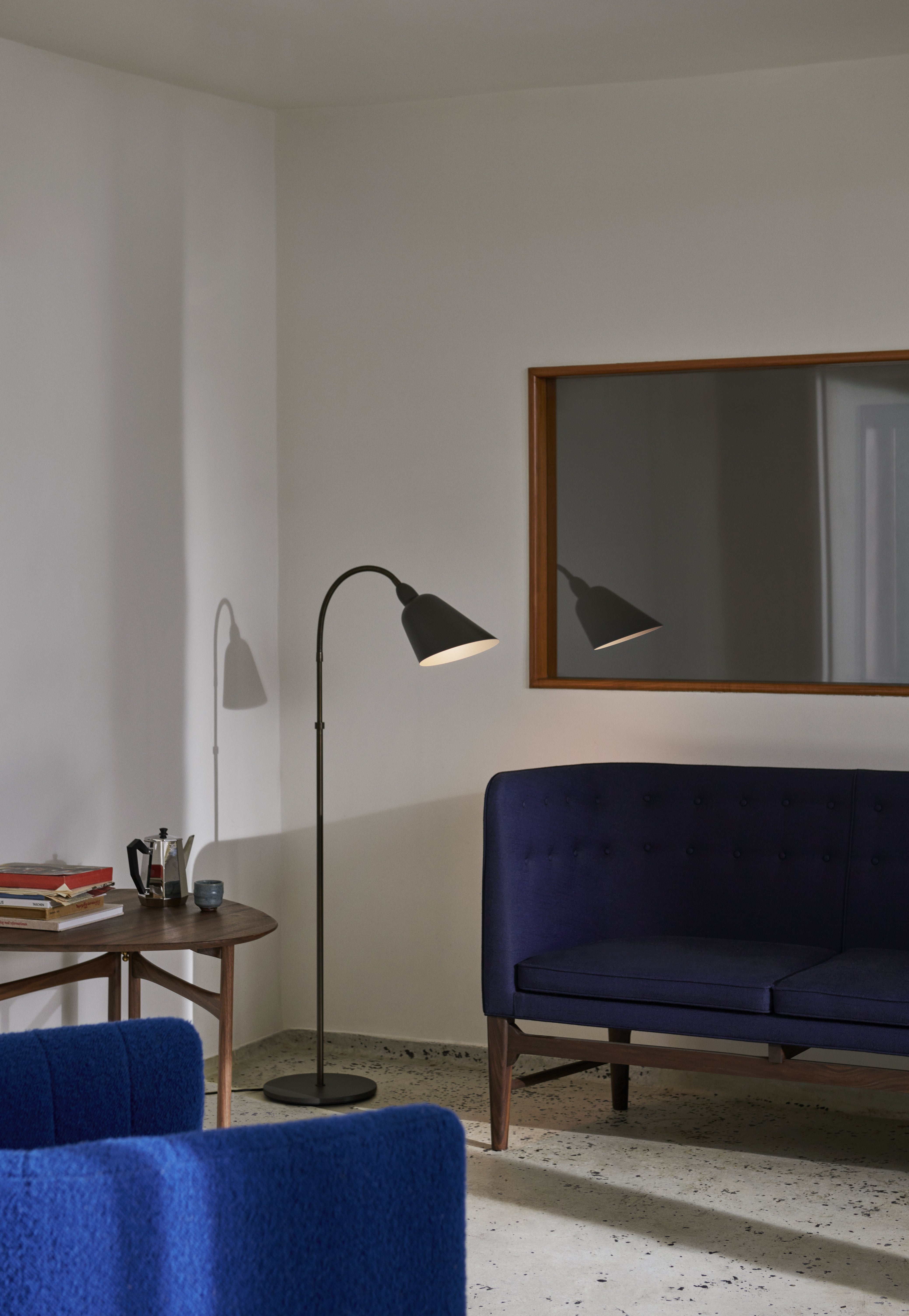 Vloerlamp BELLEVUE AJ7 grafiet met bruin messing voet