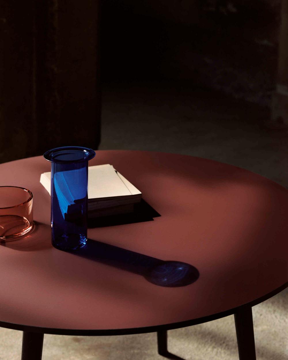 Ronde tafel IN BETWEEN gerookt geolied eiken