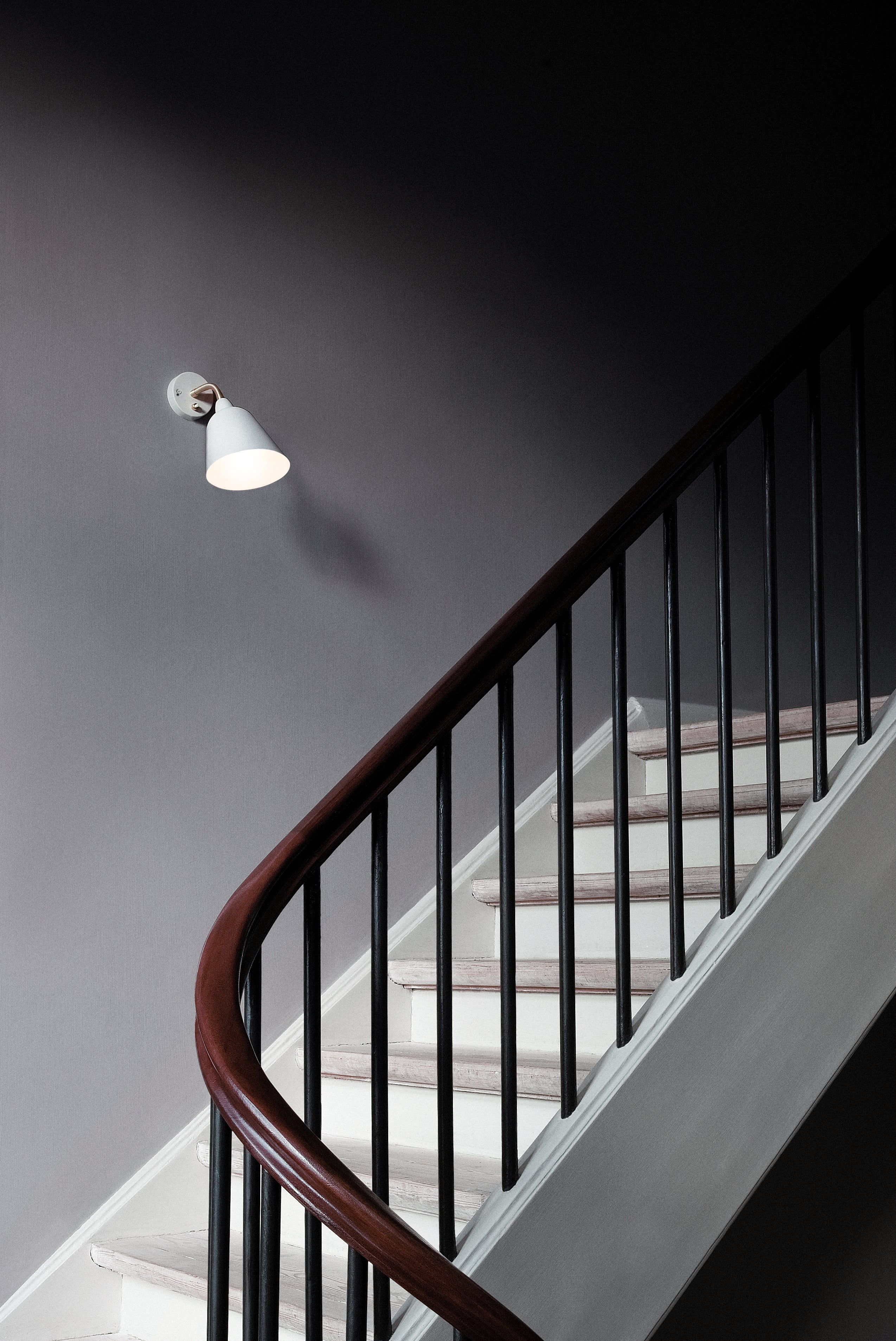 Wandlamp BELLEVUE AJ9 zwart met messing afwerking