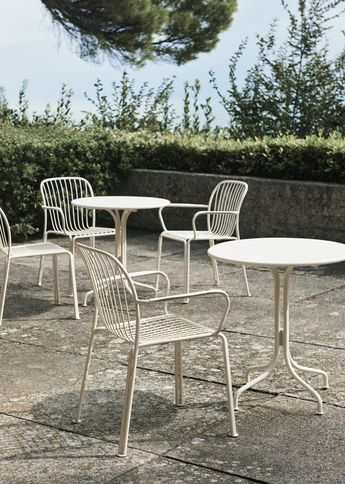 Ronde buitentafel THORVALD SC96 ivoorkleurig
