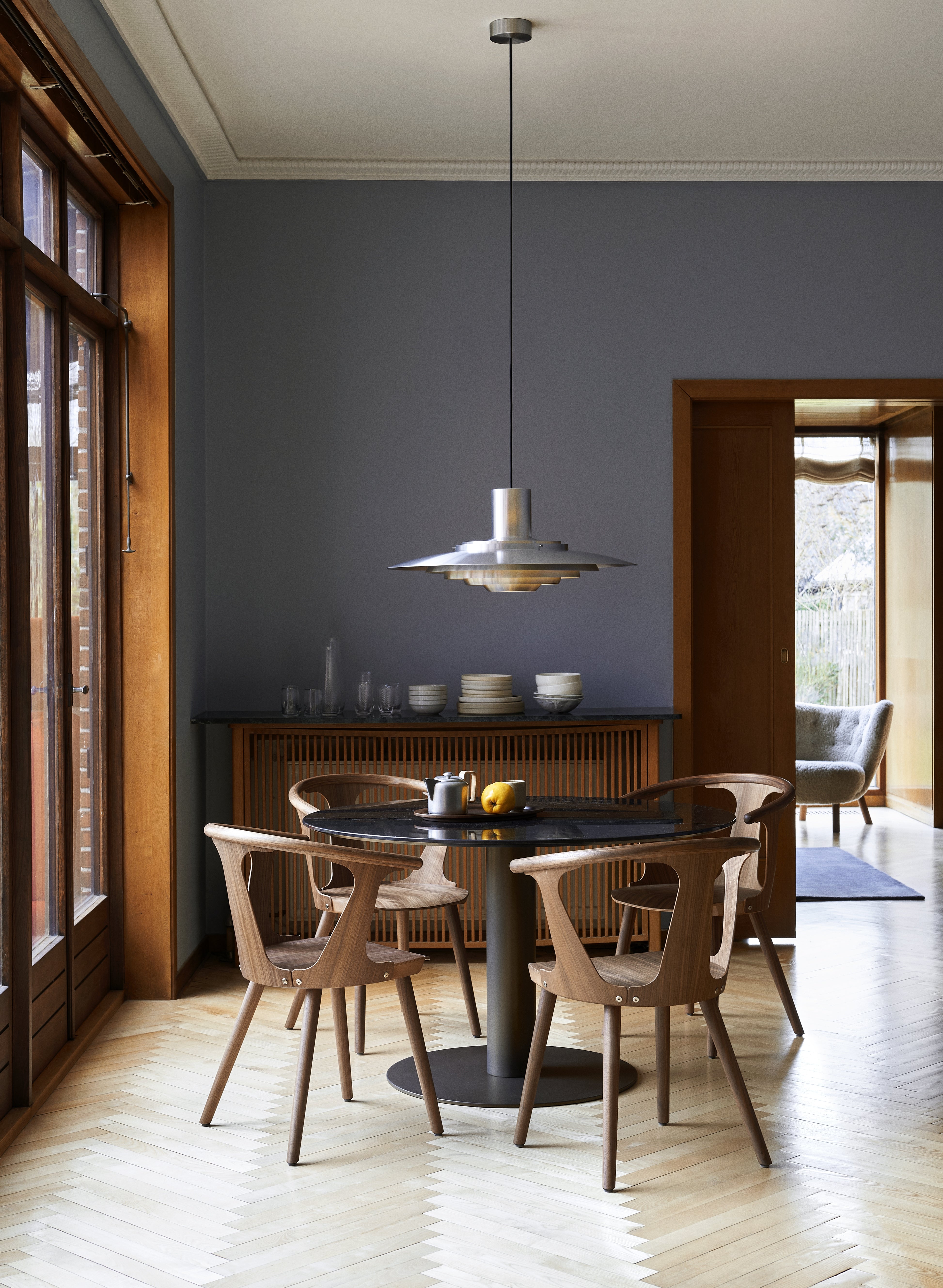 Stoel IN BETWEEN SK1 gerookt geolied eikenhout