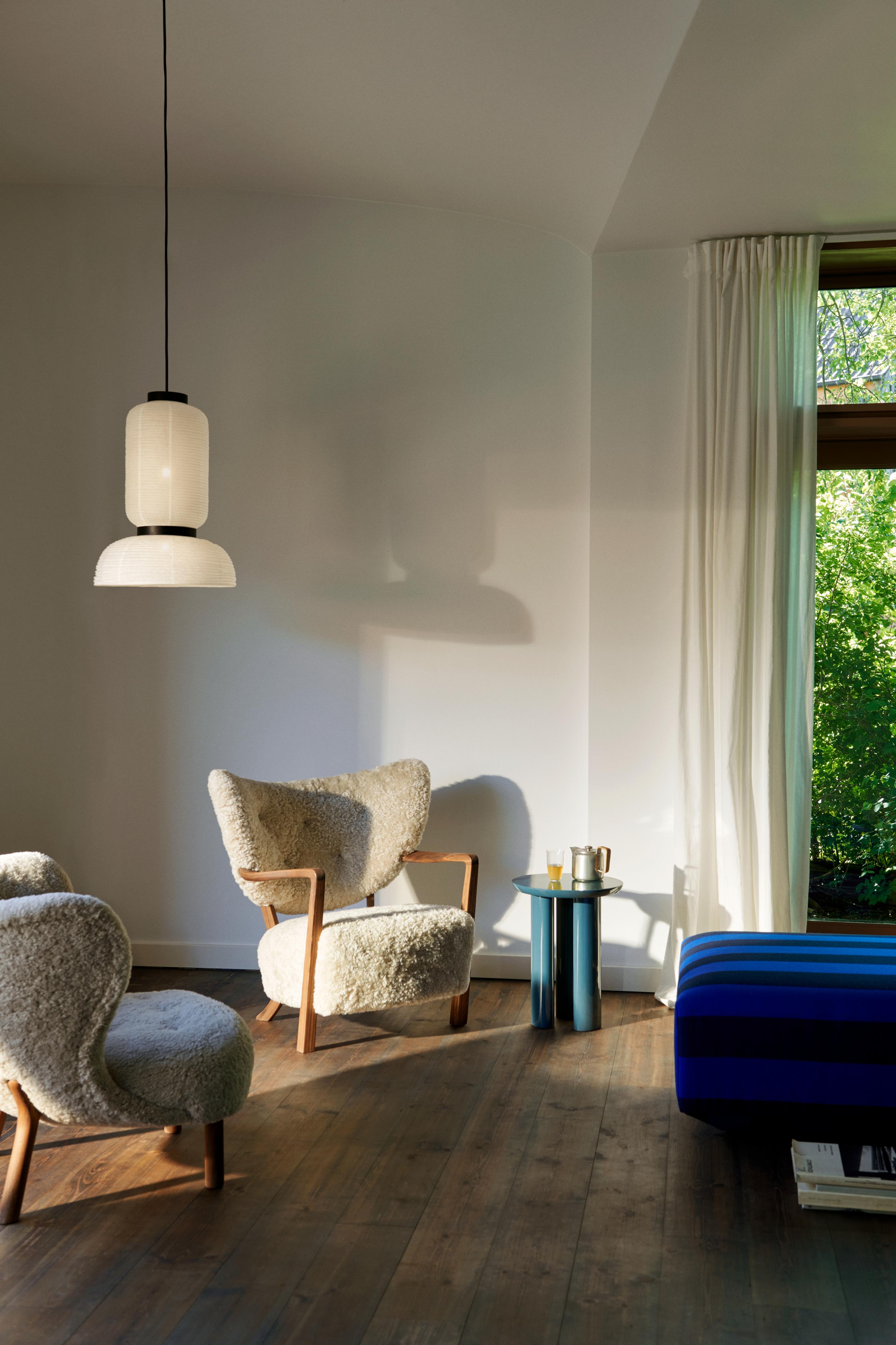 Hanglamp FORMAKAMI JH3 met witte papieren kap en zwart eiken afwerking