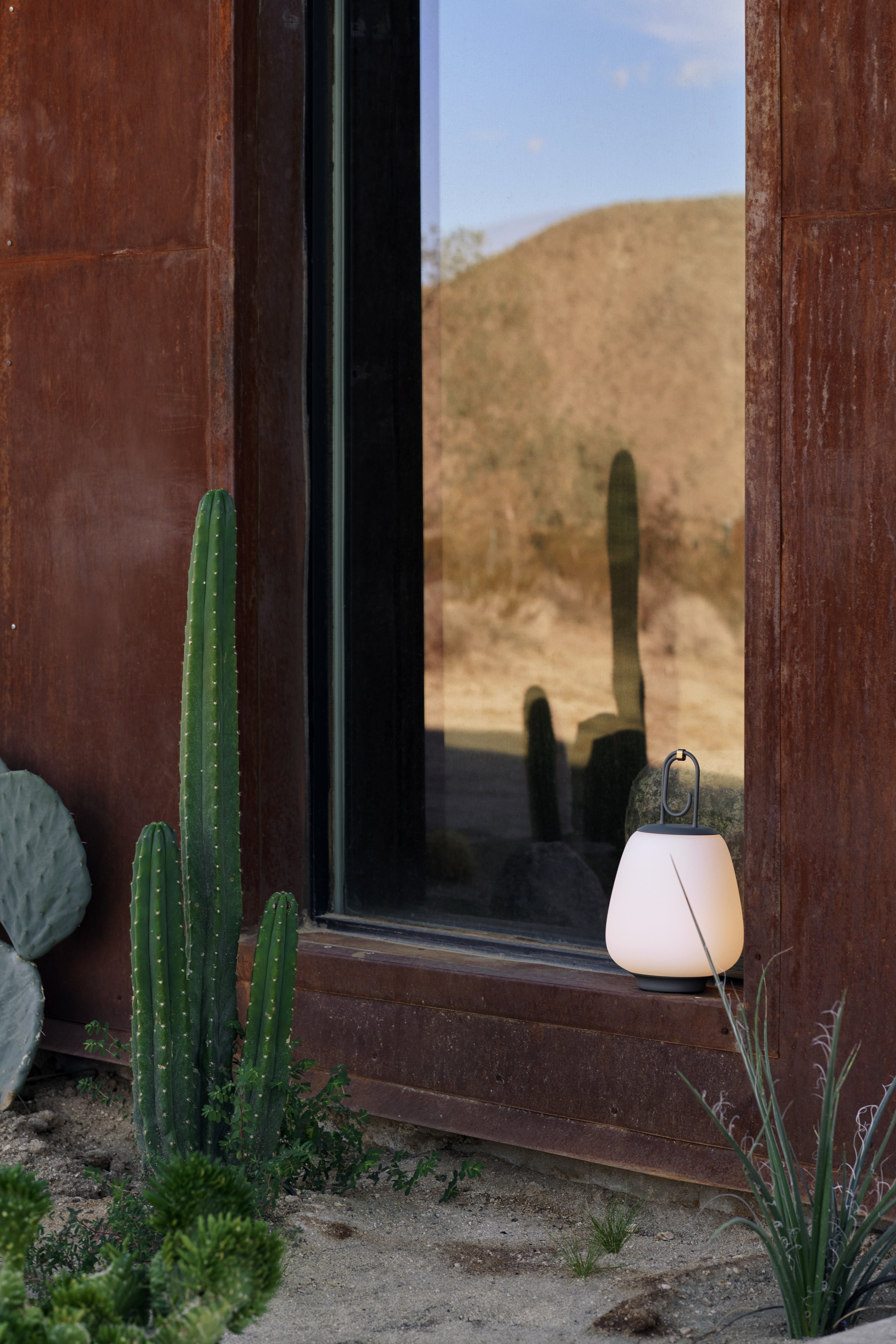 Draagbare buitenlamp LUCCA SC51 wit met zwarte afwerking