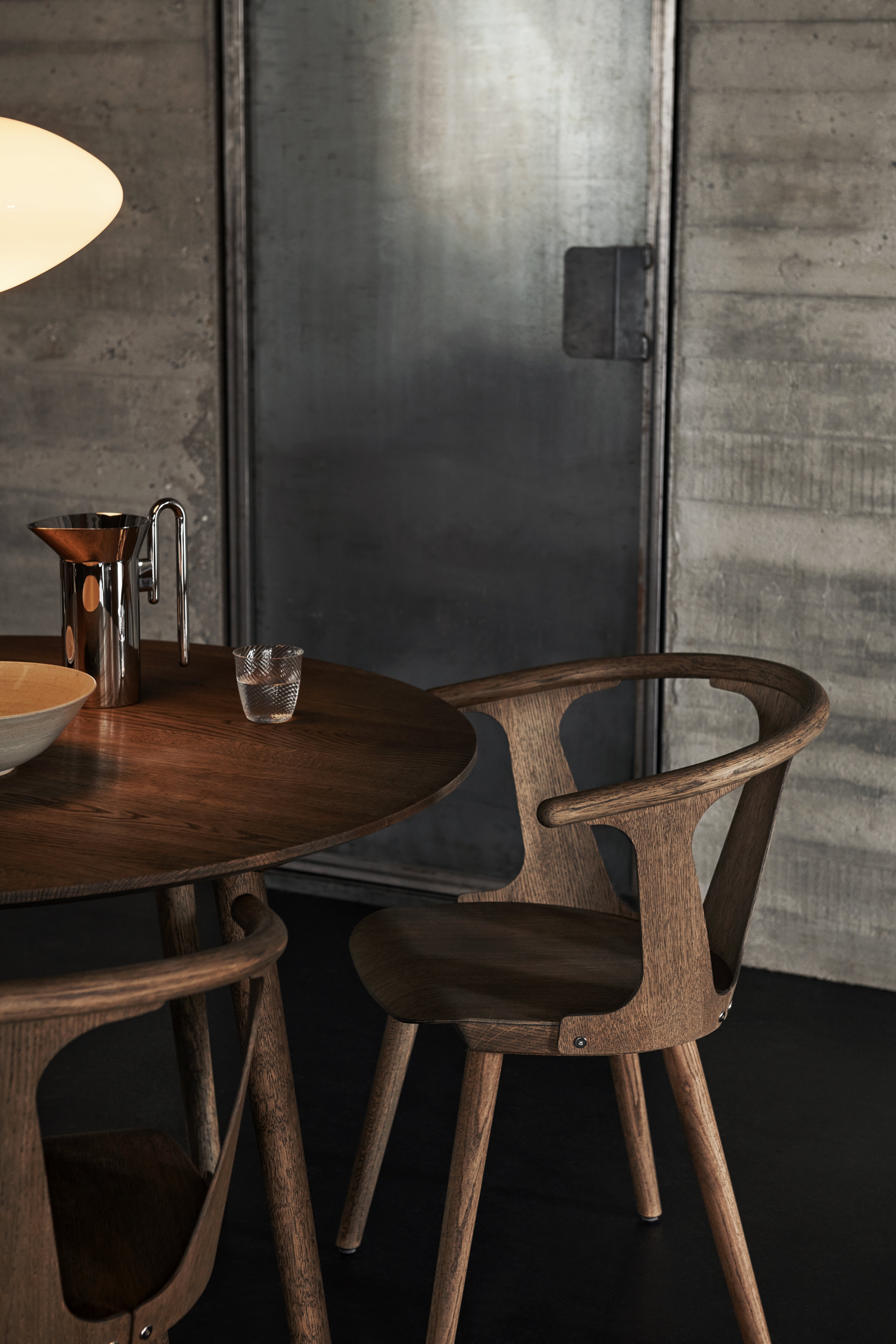 Stoel IN BETWEEN SK1 gerookt geolied eikenhout