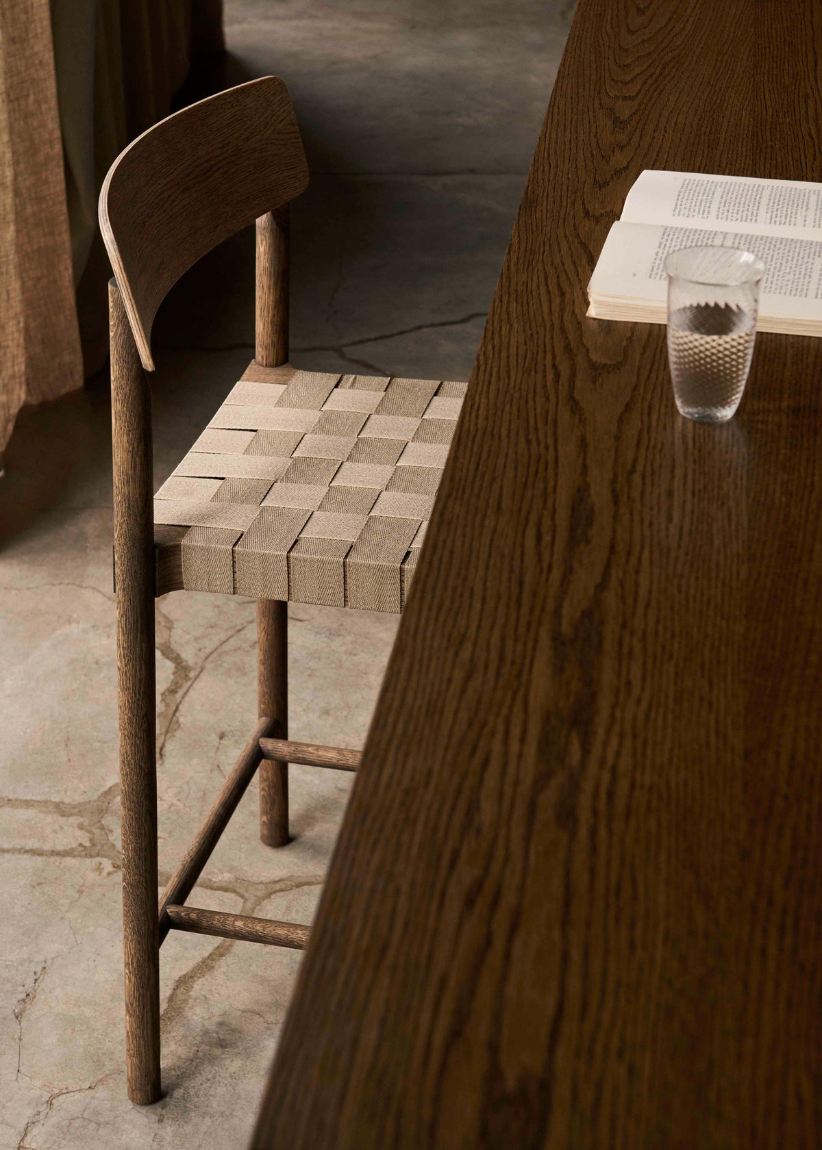 Hocker BETTY beige geweven zitting met gelakt eiken