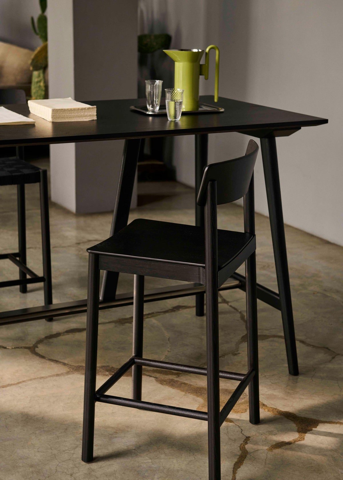 Hocker BETTY beige geweven zitting met gelakt eiken