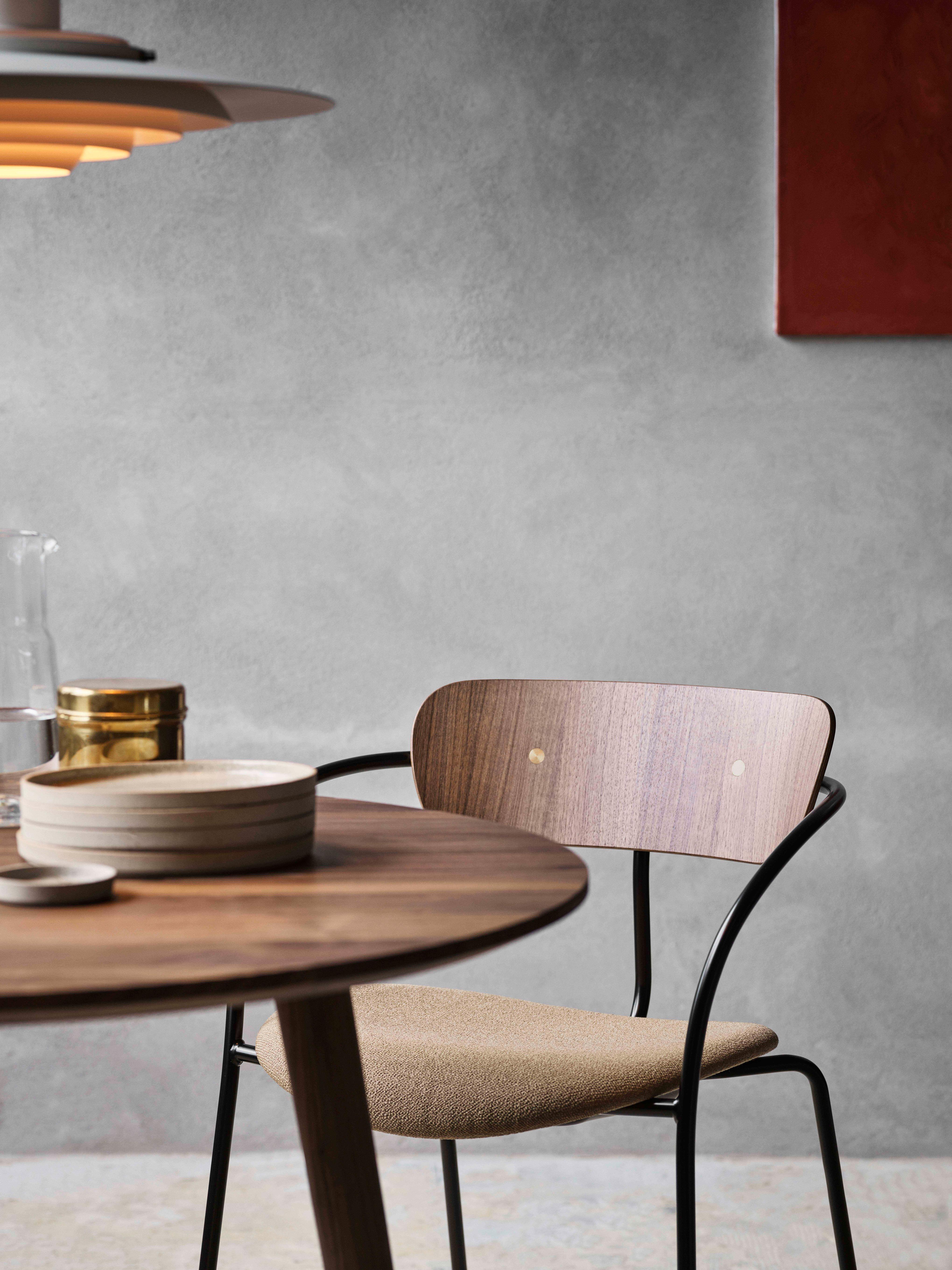 Ronde tafel IN BETWEEN gerookt geolied eiken